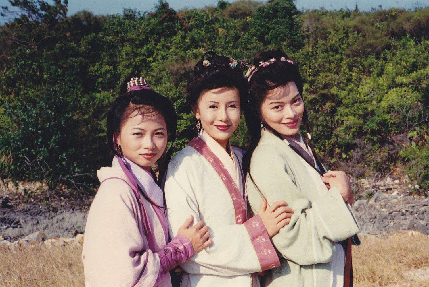 她97版《天龙八部》走红!曾搭档刘德华提名金像!今卖保险为生!