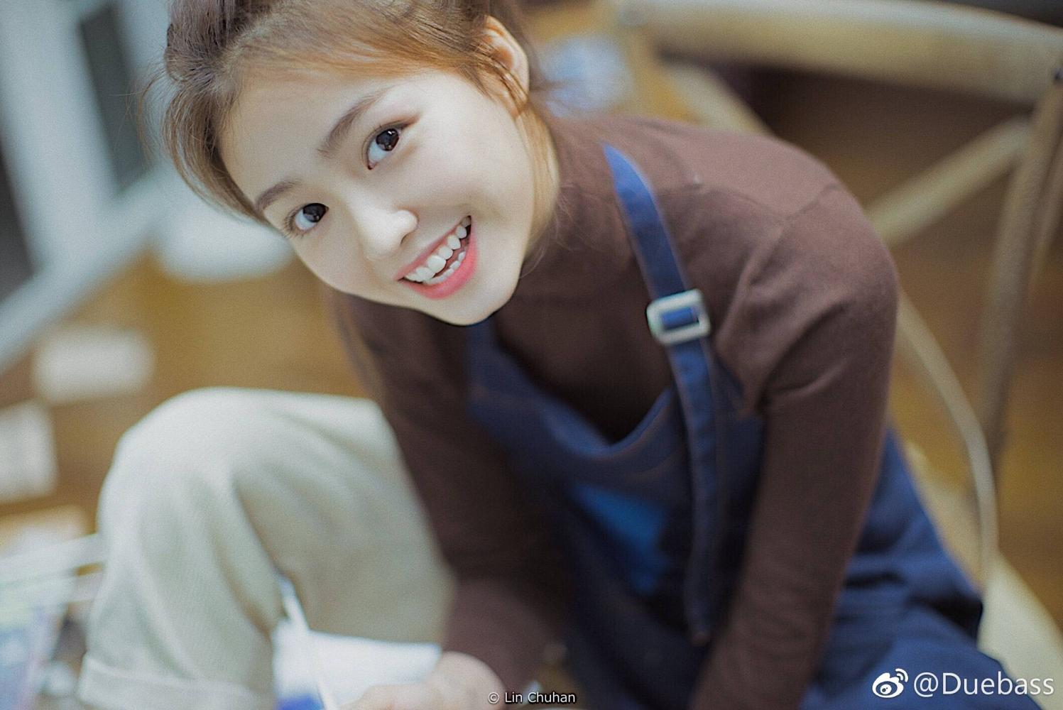 网红直播差距太大,只有网红七七没垮掉,仍然甜美!