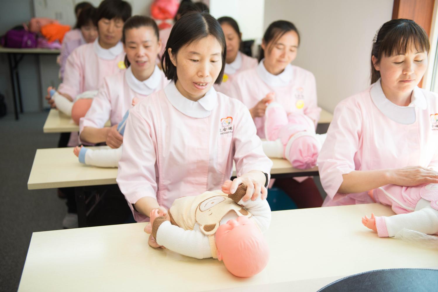 女子做月嫂挣百万 在北京武汉买房!