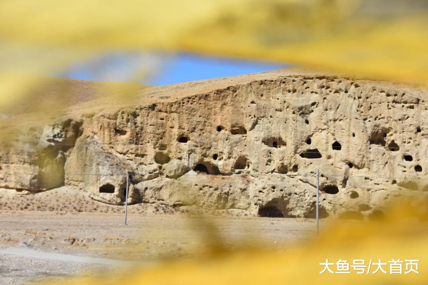 珠峰一带(普日)的远古海螺化石已经变成真正的石头了,却又似乎以寂静