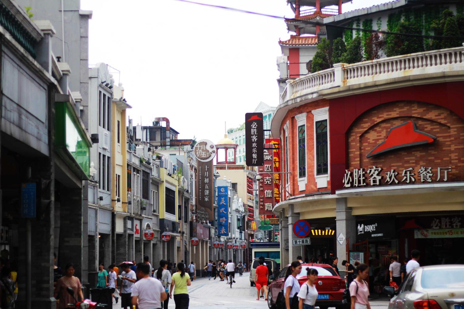 【携程攻略】广州上下九步行街景点,上下九步行街属于广州西关老街区，可以体会广州老街区的风貌，很有岭…