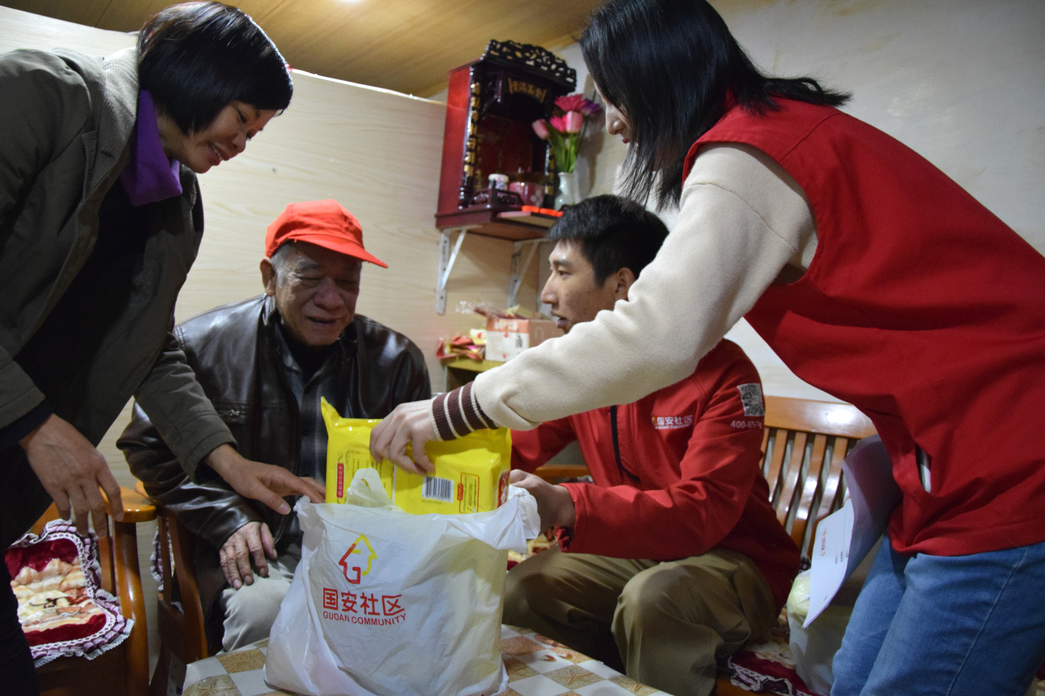 国安社区广州开展让城市更温暖公益活动暖人