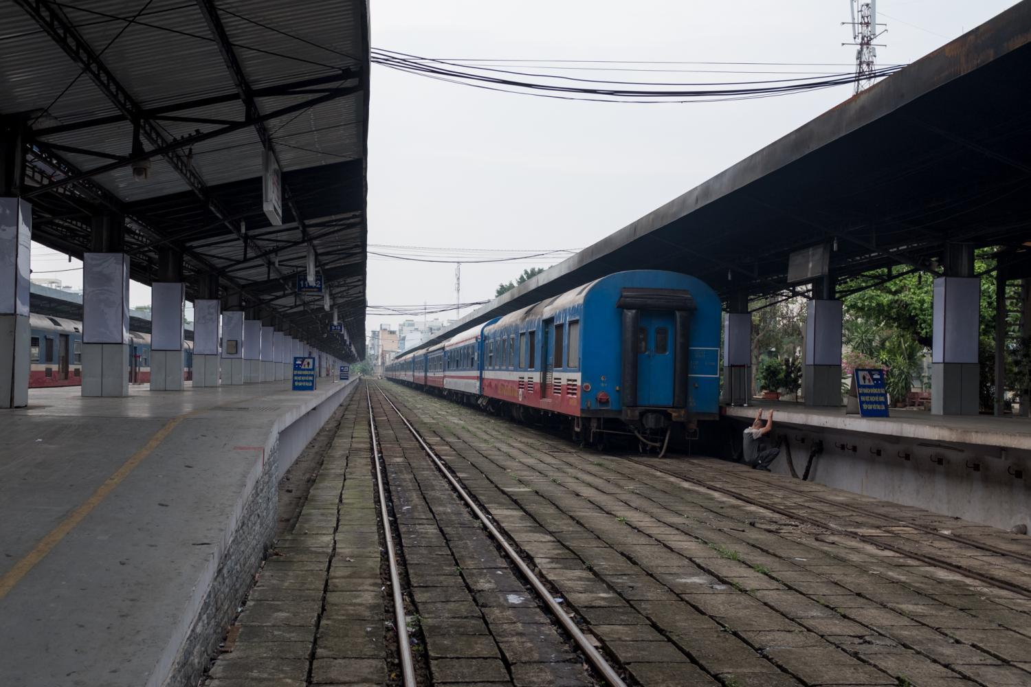 越南双层火车体验,座位比高铁还宽敞,厕所上的字看乐中国人