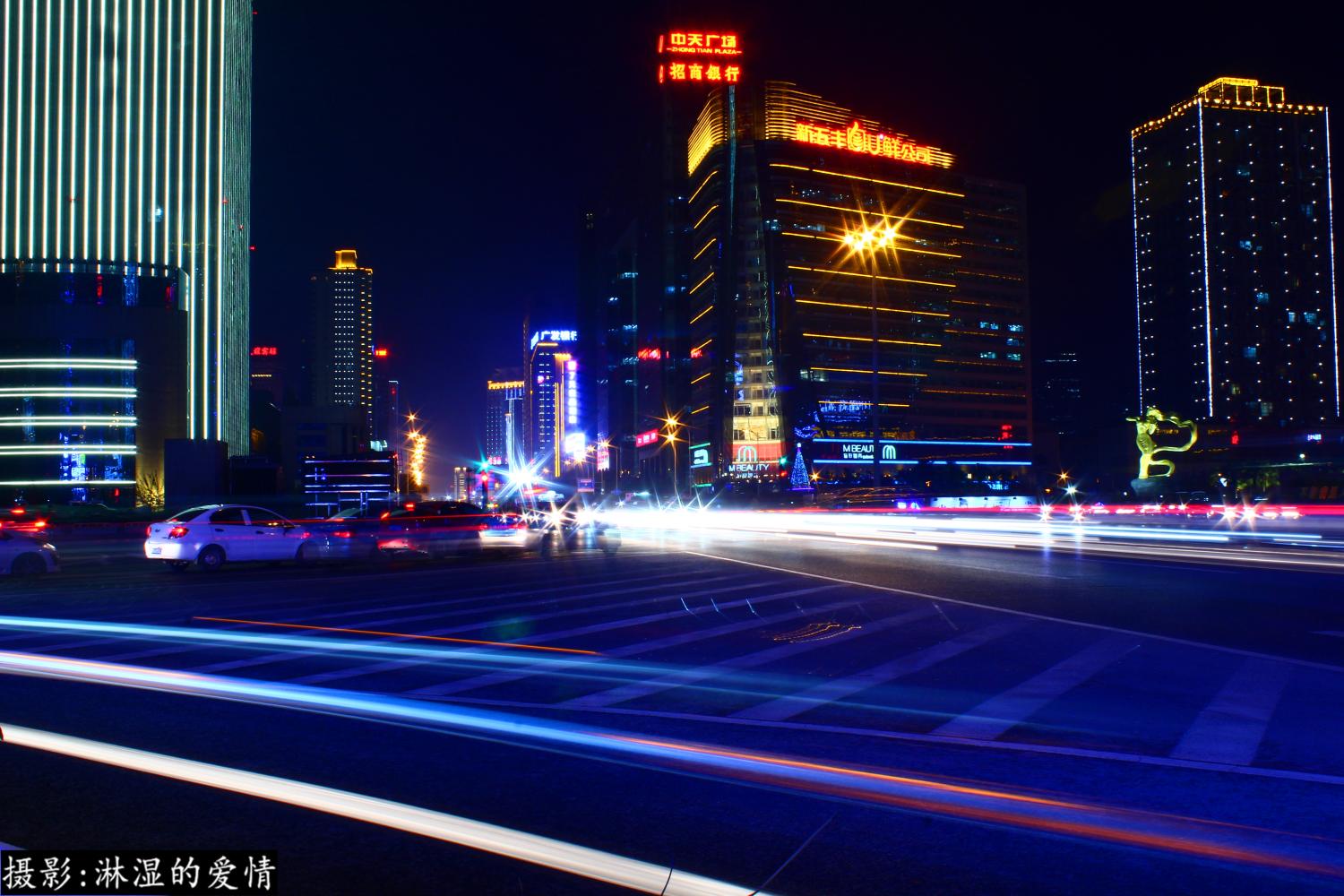 晚八点长沙五一大道芙蓉广场夜景实拍 星城的冬夜美得不要不要的