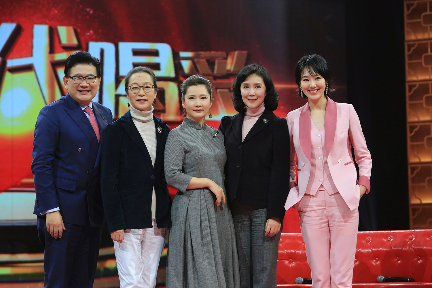 《可凡倾听》十五周年特别节目的录制,同台节目嘉宾有著名女演员奚