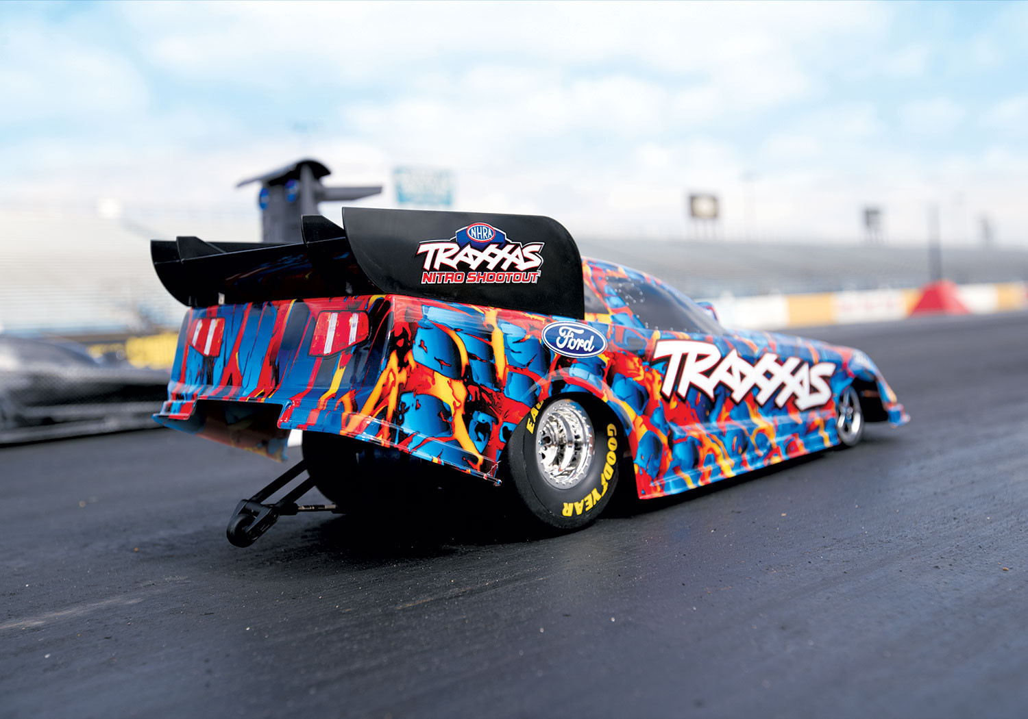 破百!Traxxas 1\/8 直线加速车特别版