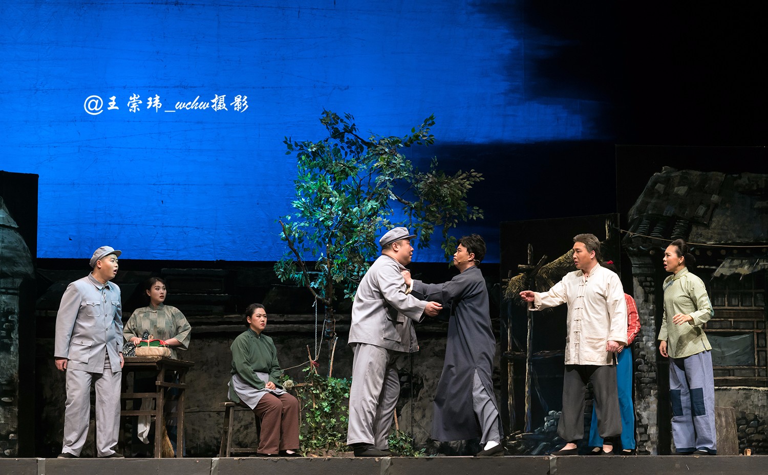 北京市曲剧团演出根据老舍同名作品改编的北京曲剧"龙须沟"