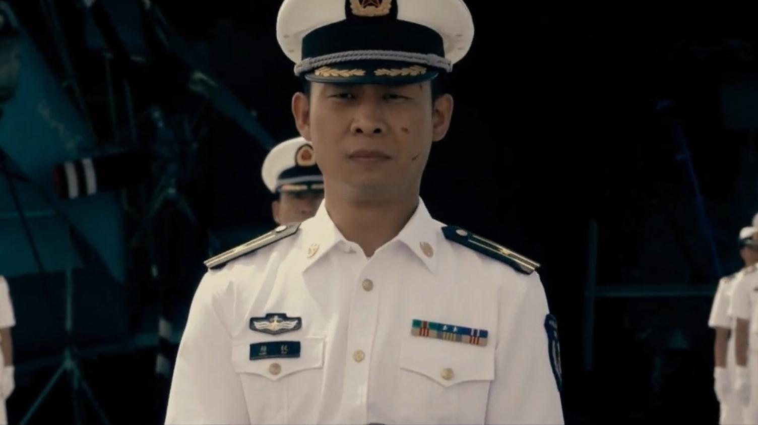 《红海行动》中好像他不是张译,他就是戏中人的感觉