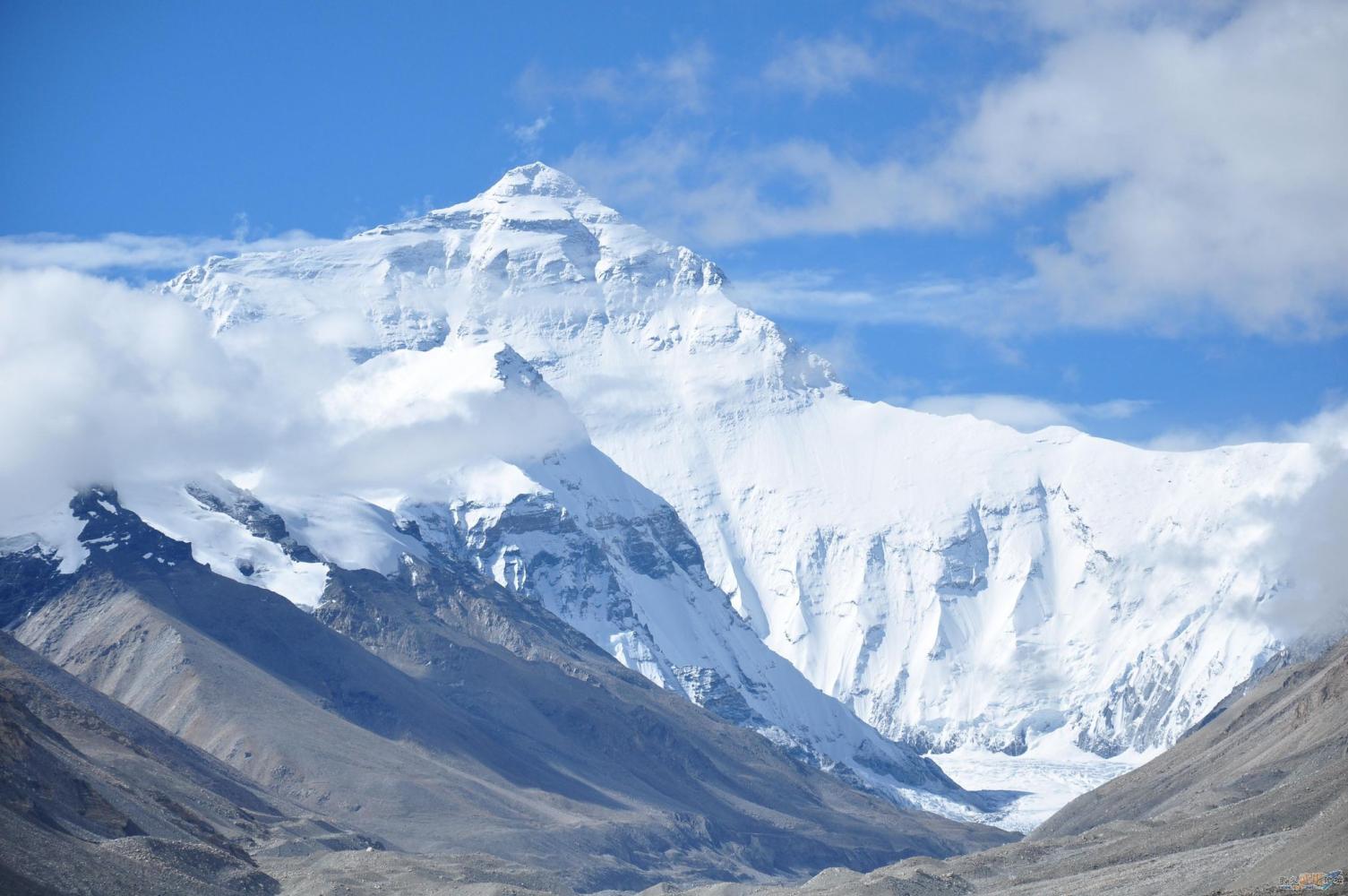 没想到, 珠穆朗玛峰这个世界最高峰, 只有一半是中国的