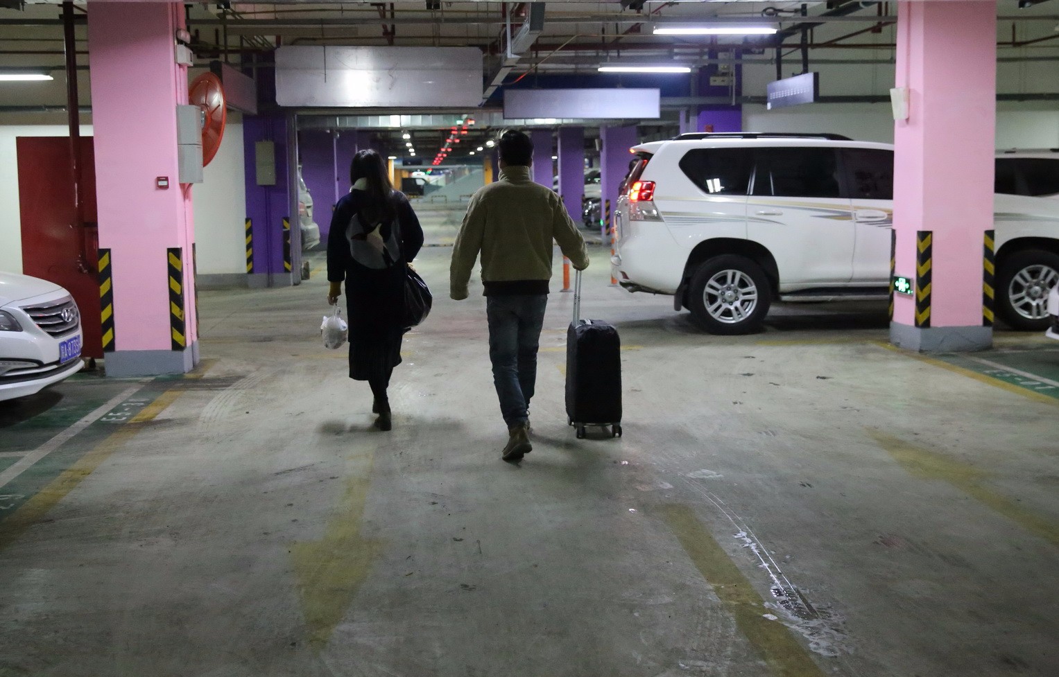 西安咸阳机场停车收费 进入扫码支付