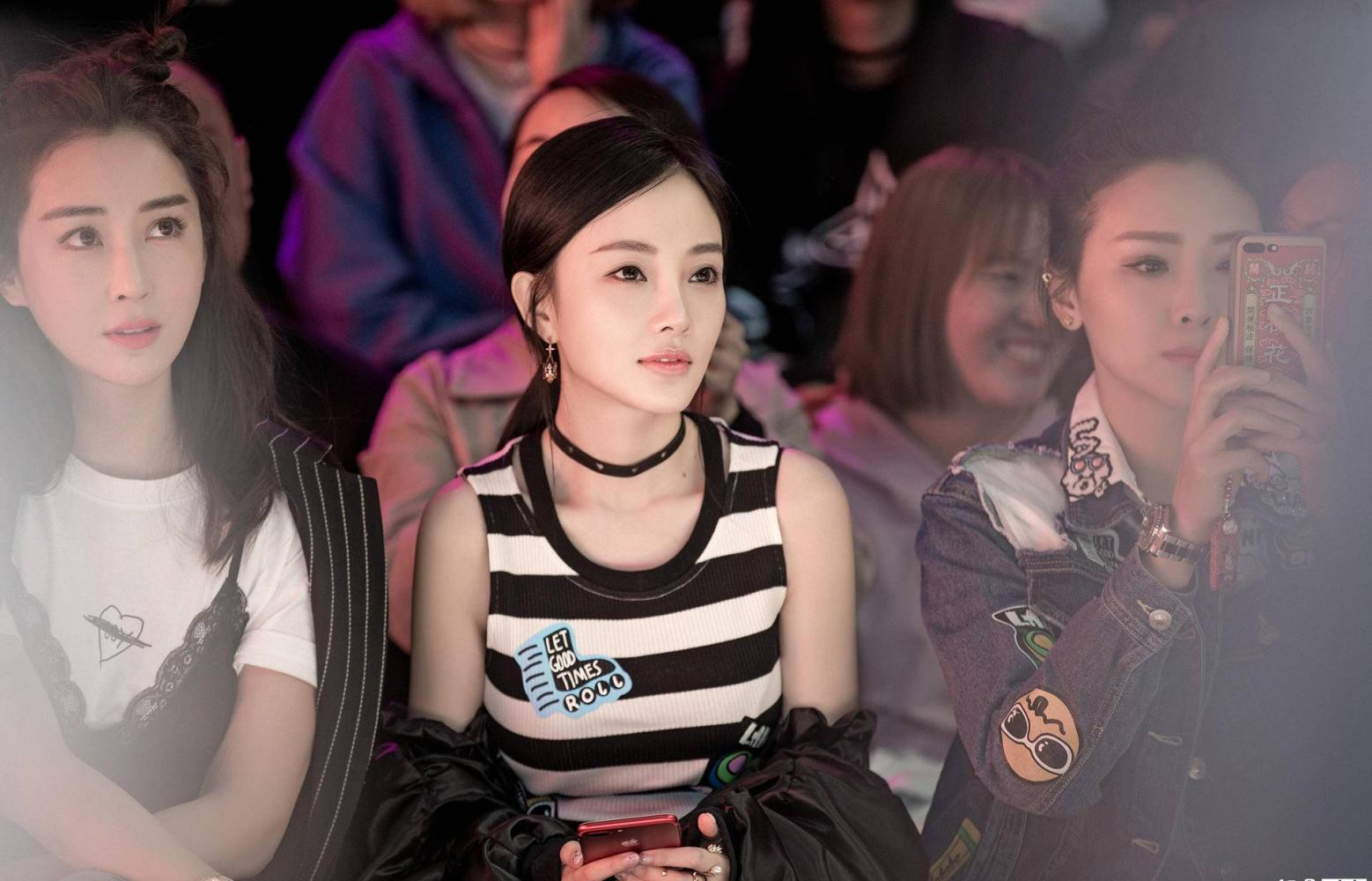 放开PGONE, 也别心疼贾乃亮, 李小璐这些年到