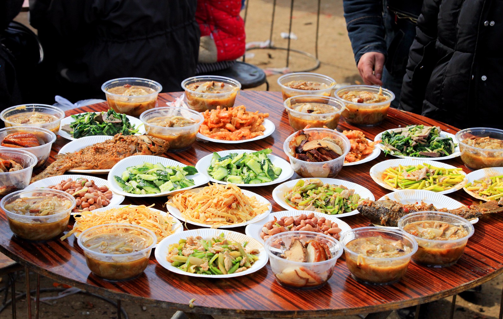 运动与美食共享！2024清远马拉松赛“走胃”起跑！