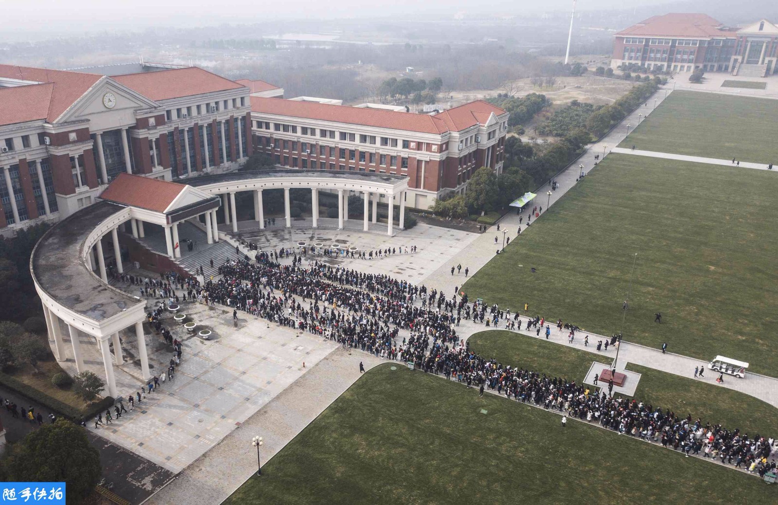 6.5万艺考生南京赶考 不拼颜值拼硬实力