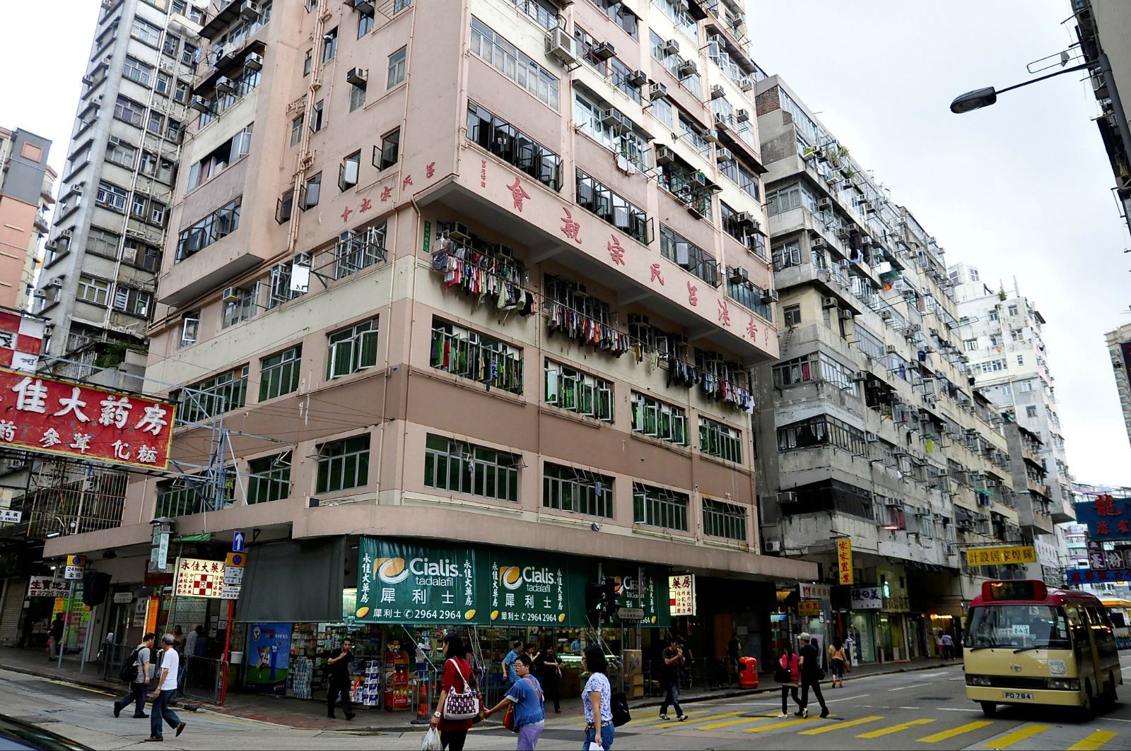 实拍香港穷人区“深水埗”，和国内的城中村没有什么区别！