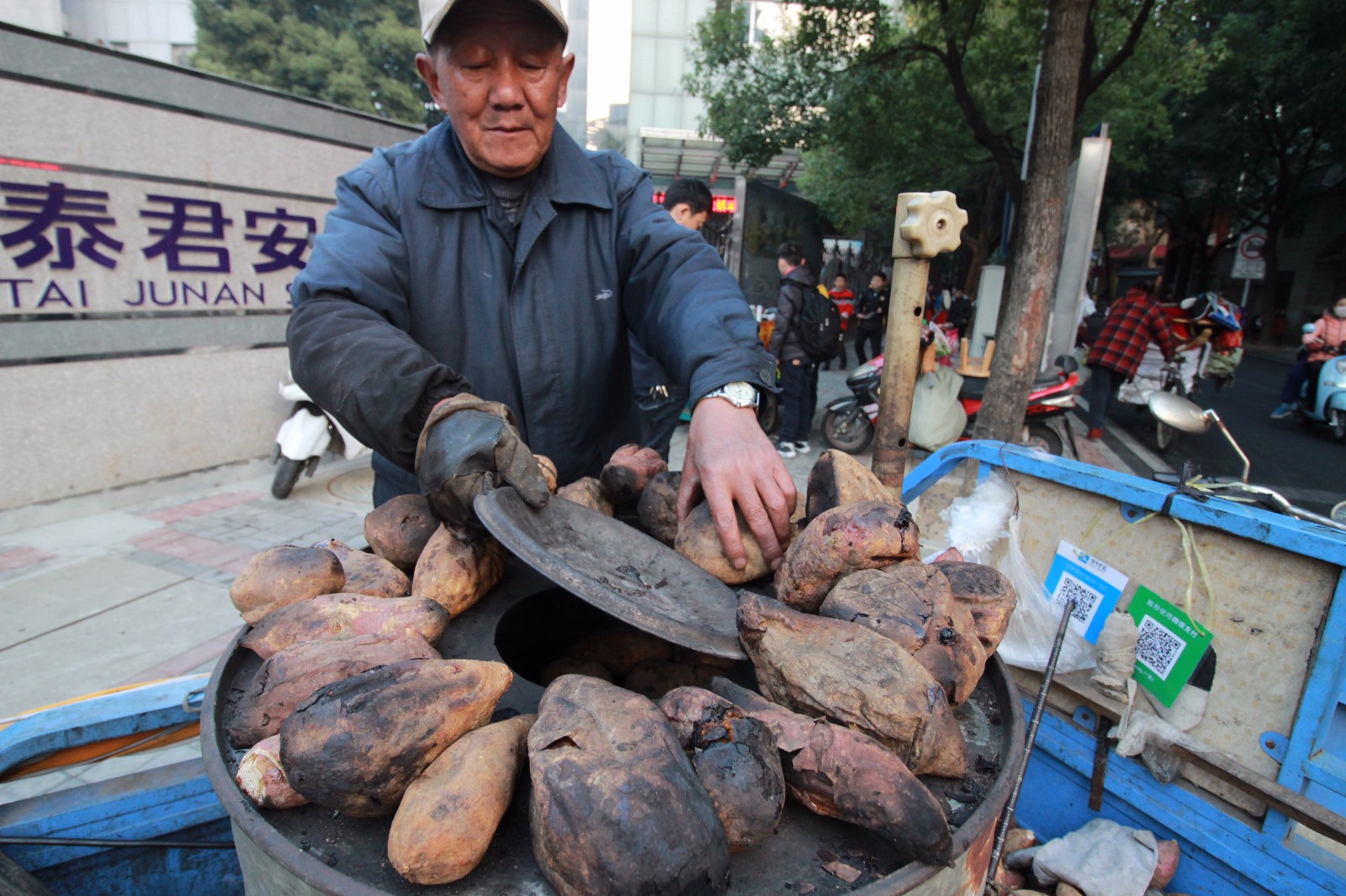「杭州美食推荐」 薯时光，今冬最流行的街头烤红薯、烤甘栗长这样