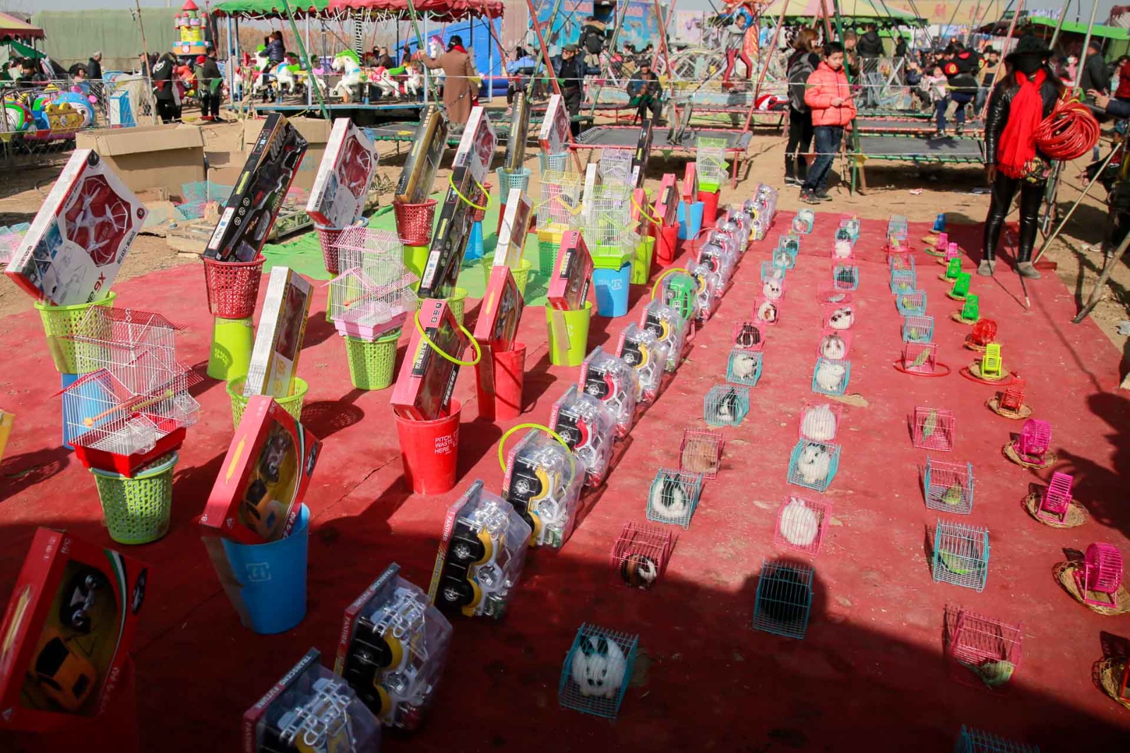 80后怀旧经典,农村集市上的“套圈”游戏你玩过吗?