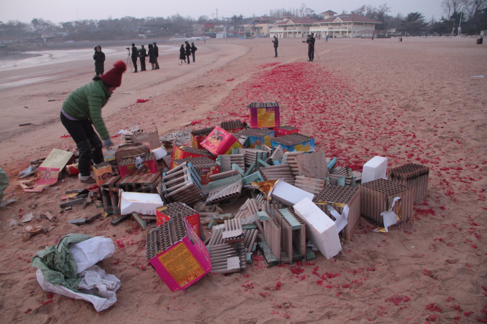 塑料垃圾倾倒在海滩和海洋中_3840X2160_高清视频素材下载(编号:6736424)_实拍视频_光厂(VJ师网) www.vjshi.com