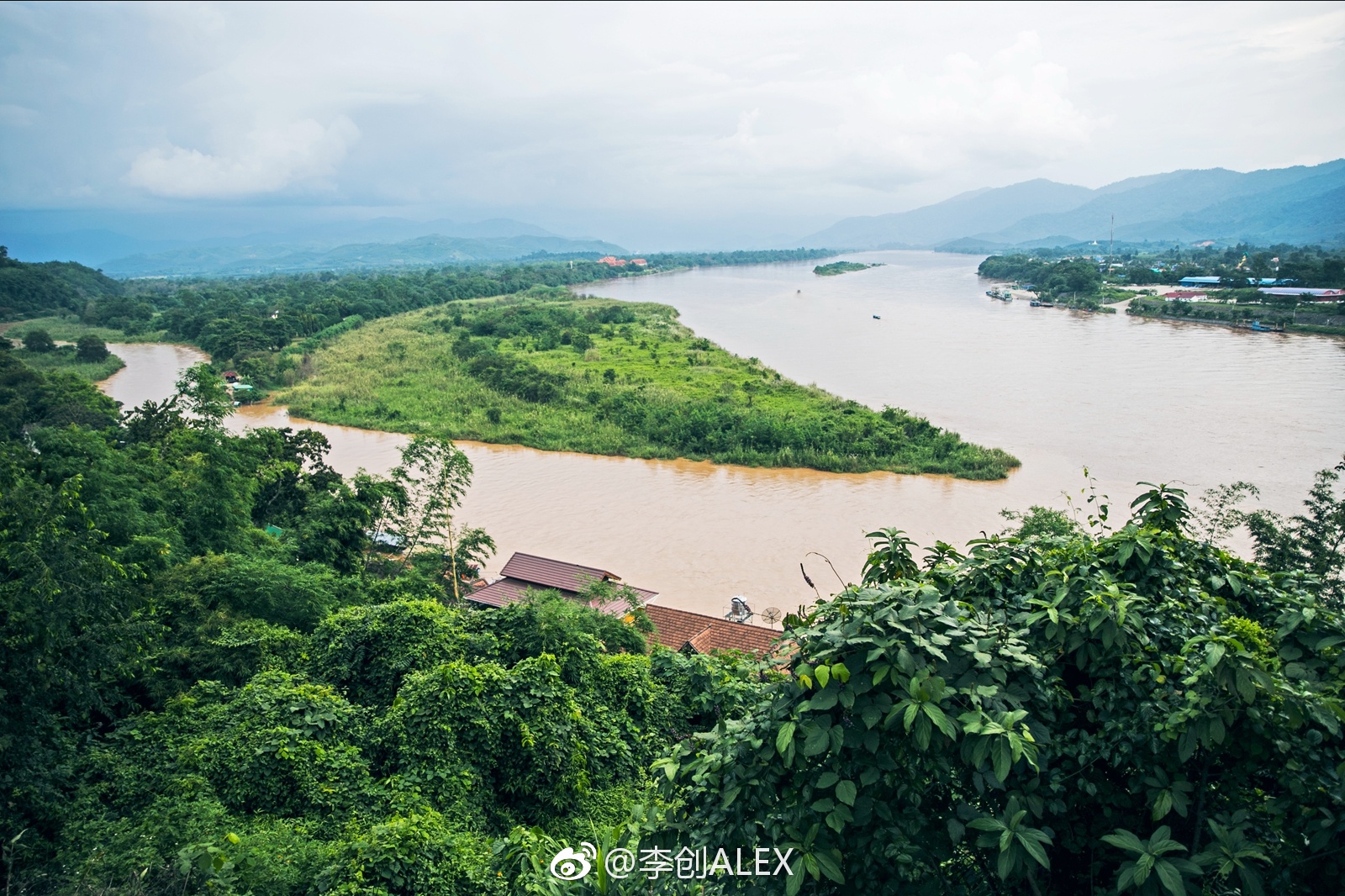 金三角,位于东南亚泰国、缅甸和老挝三国边境