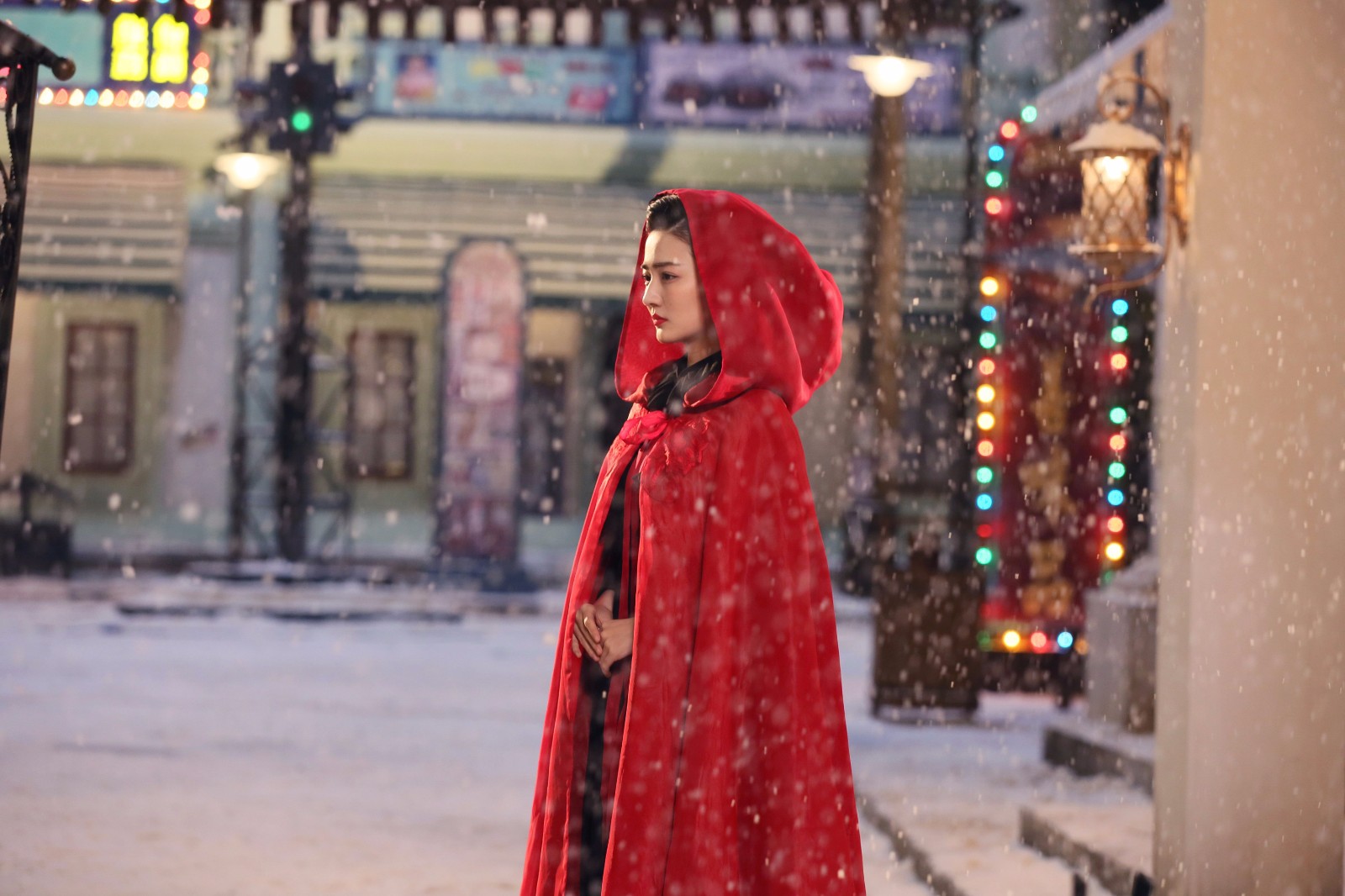 《天衣无缝》贵婉杀青 徐璐雪地红衣神秘凄美