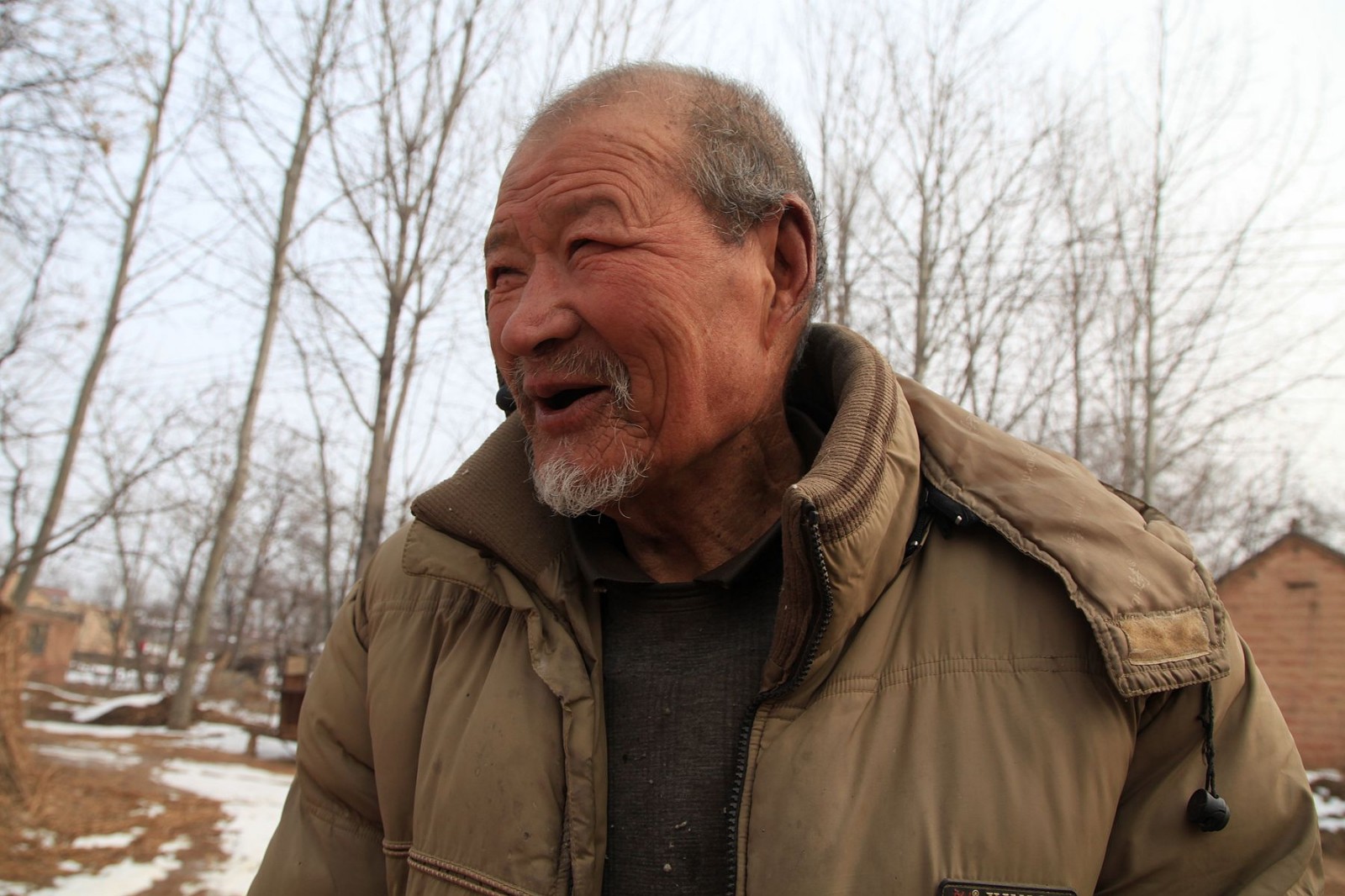 河南陕县农村即将消失的地坑院里传统农耕生活