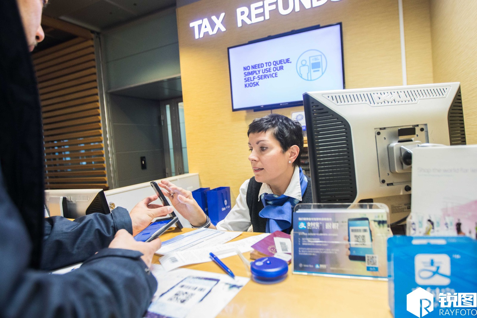 购买力太强了!芬兰机场退税得排队一小时以上