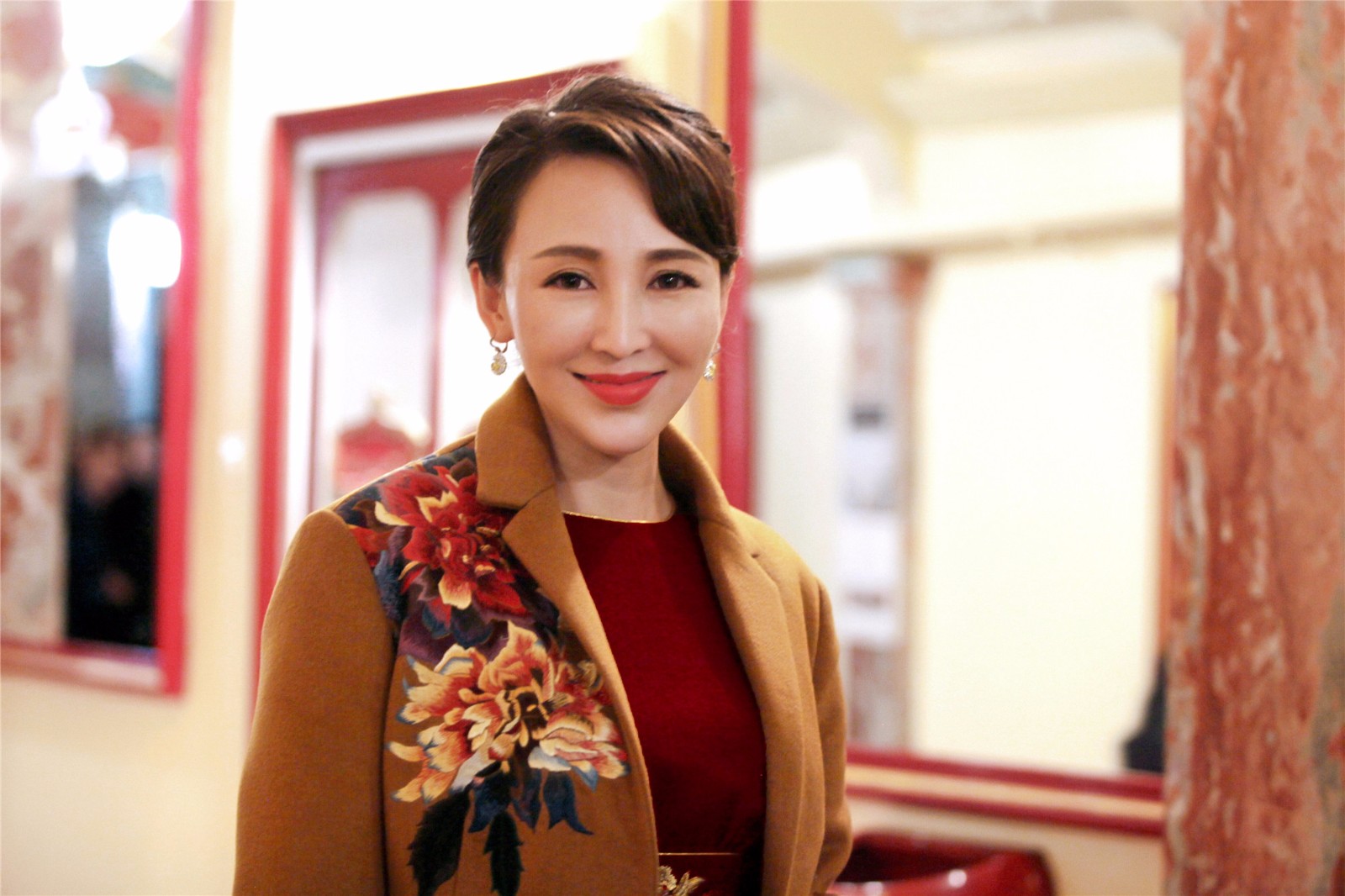 巴黎高定秀完美落幕 岳丽娜受郭培力邀