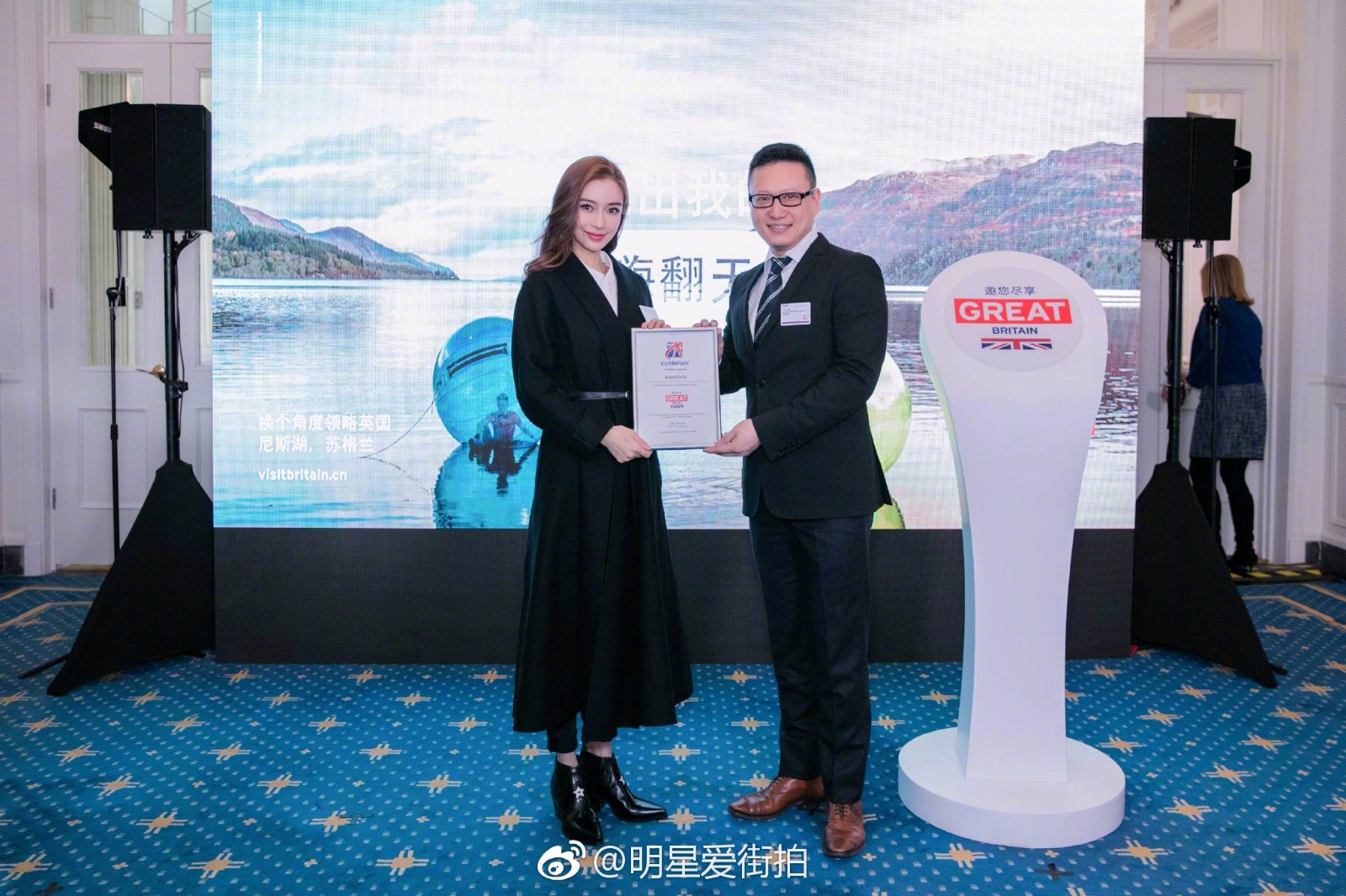 Angelababy 获任英国旅游局友好大使 ,一袭黑