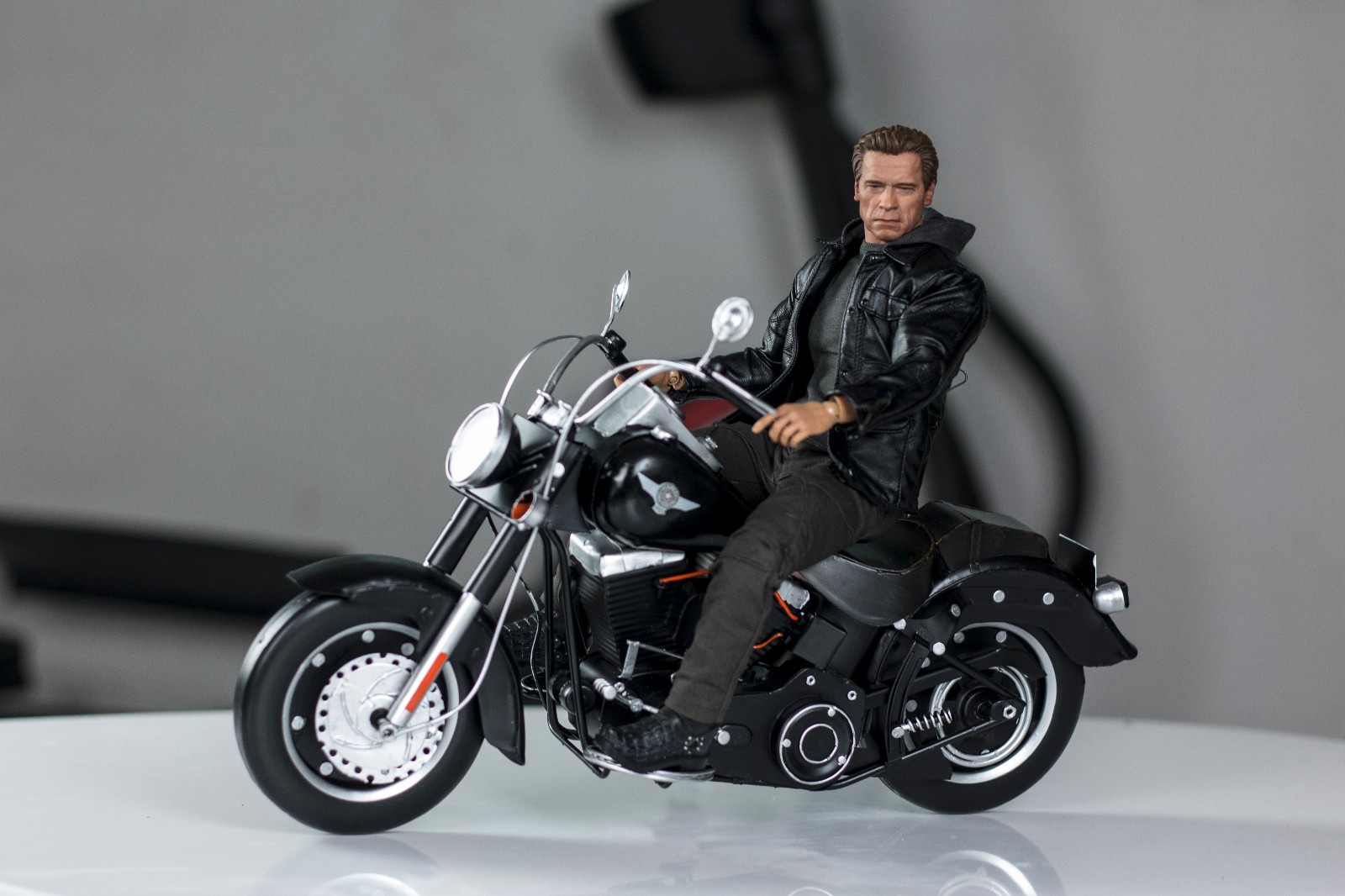 hottoys 终结者:创世纪 t800 阿诺施瓦辛格