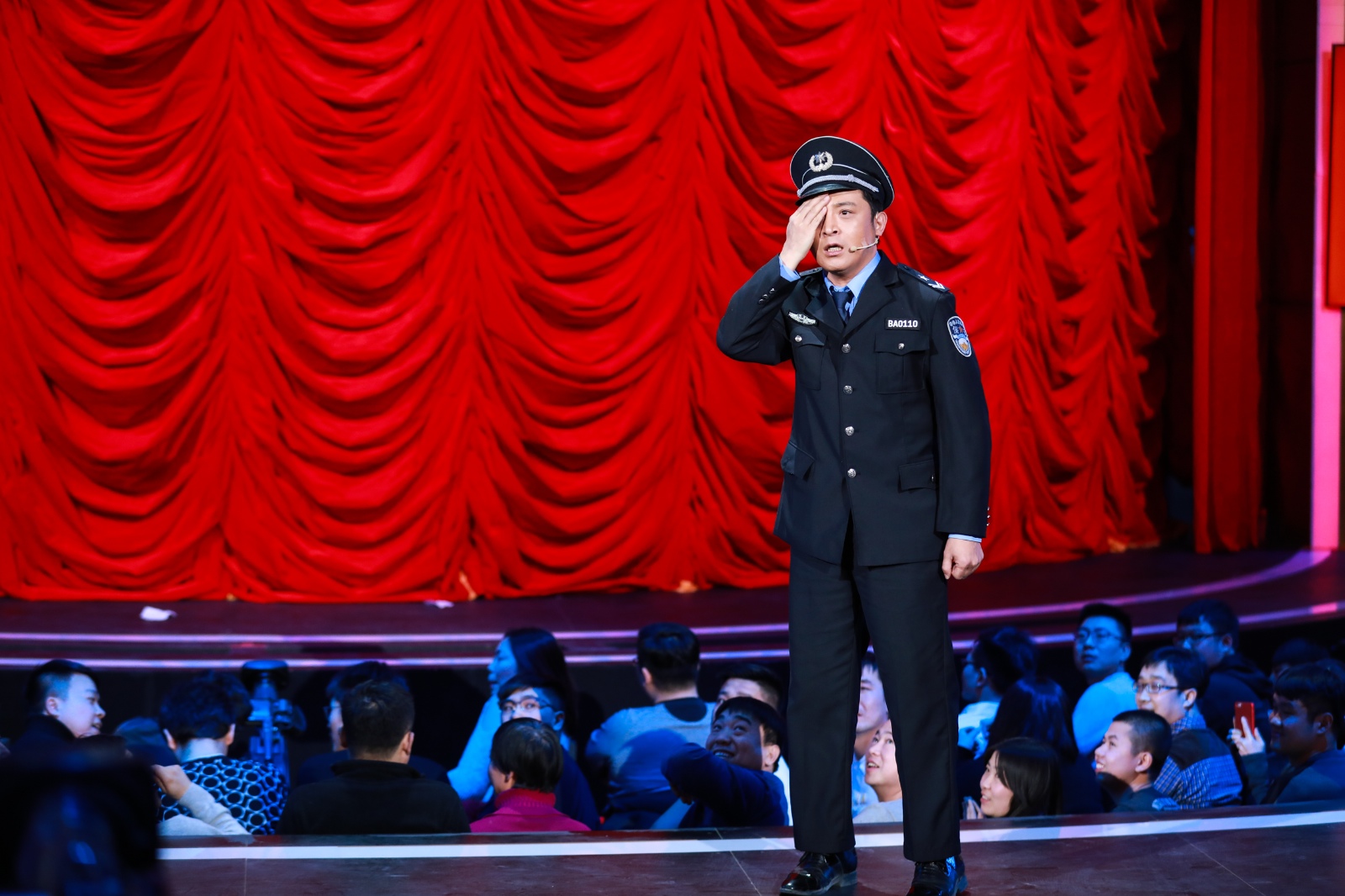 《欢乐喜剧人》贾冰劲敌来袭 卢鑫玉浩强势踢馆