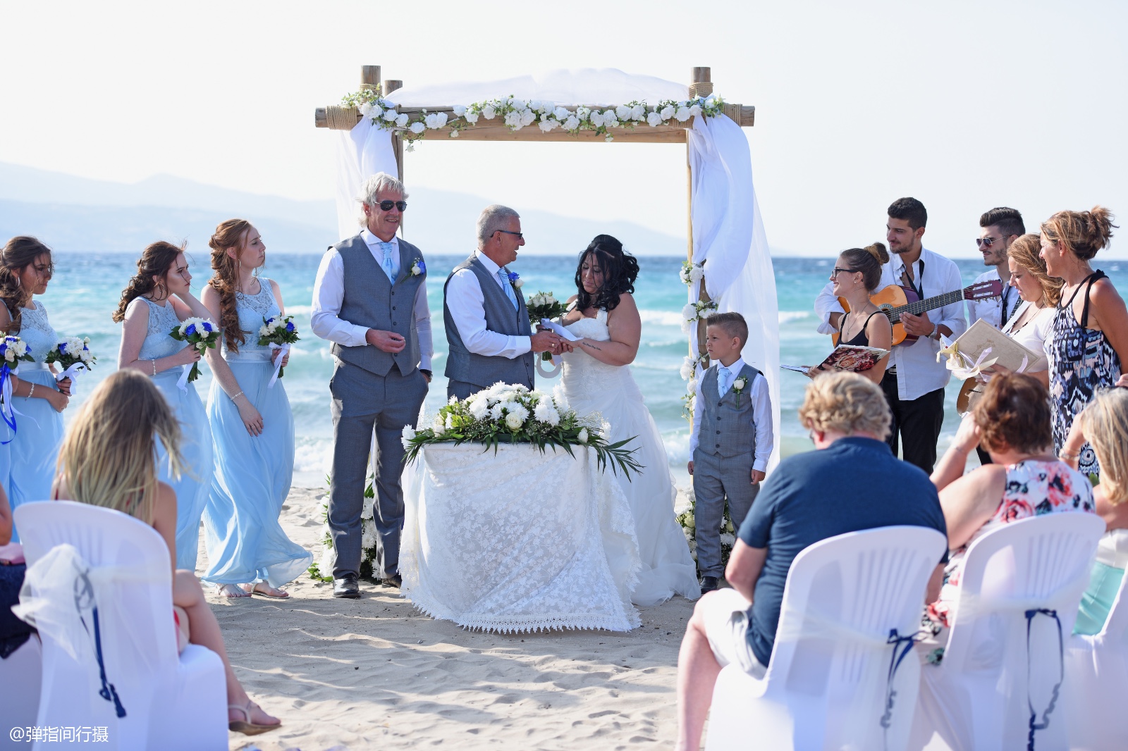 这个希腊爱情岛求婚很好使,英国大叔在度假中