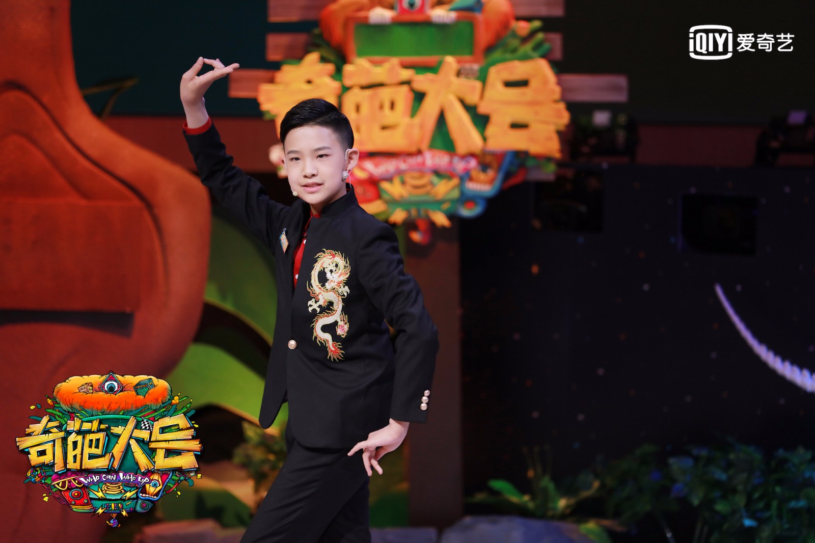 四代传人巴特尔,这位5岁登台献唱的小男旦在节目中一开腔瞬间惊艳全场