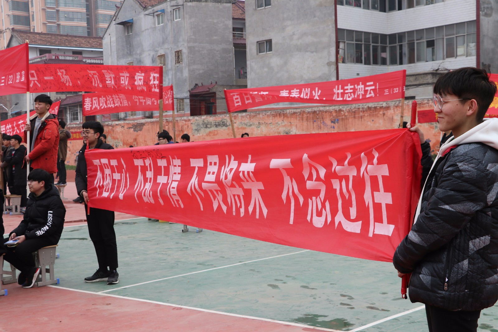 柘城高中高考百日誓师,有些标语霸气外漏,有些