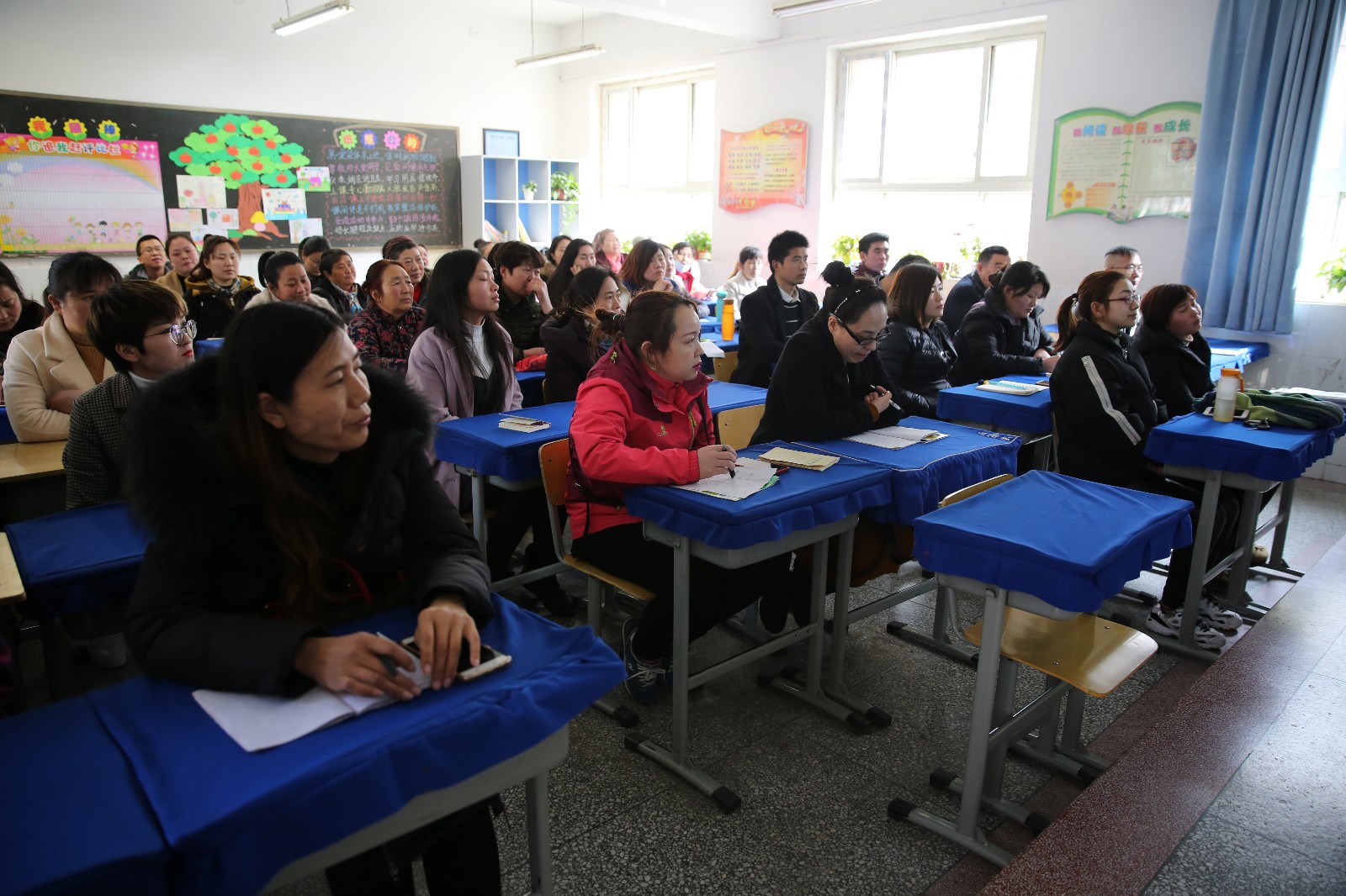 郑州南十里铺小学家长会 家校携手 共创美好未