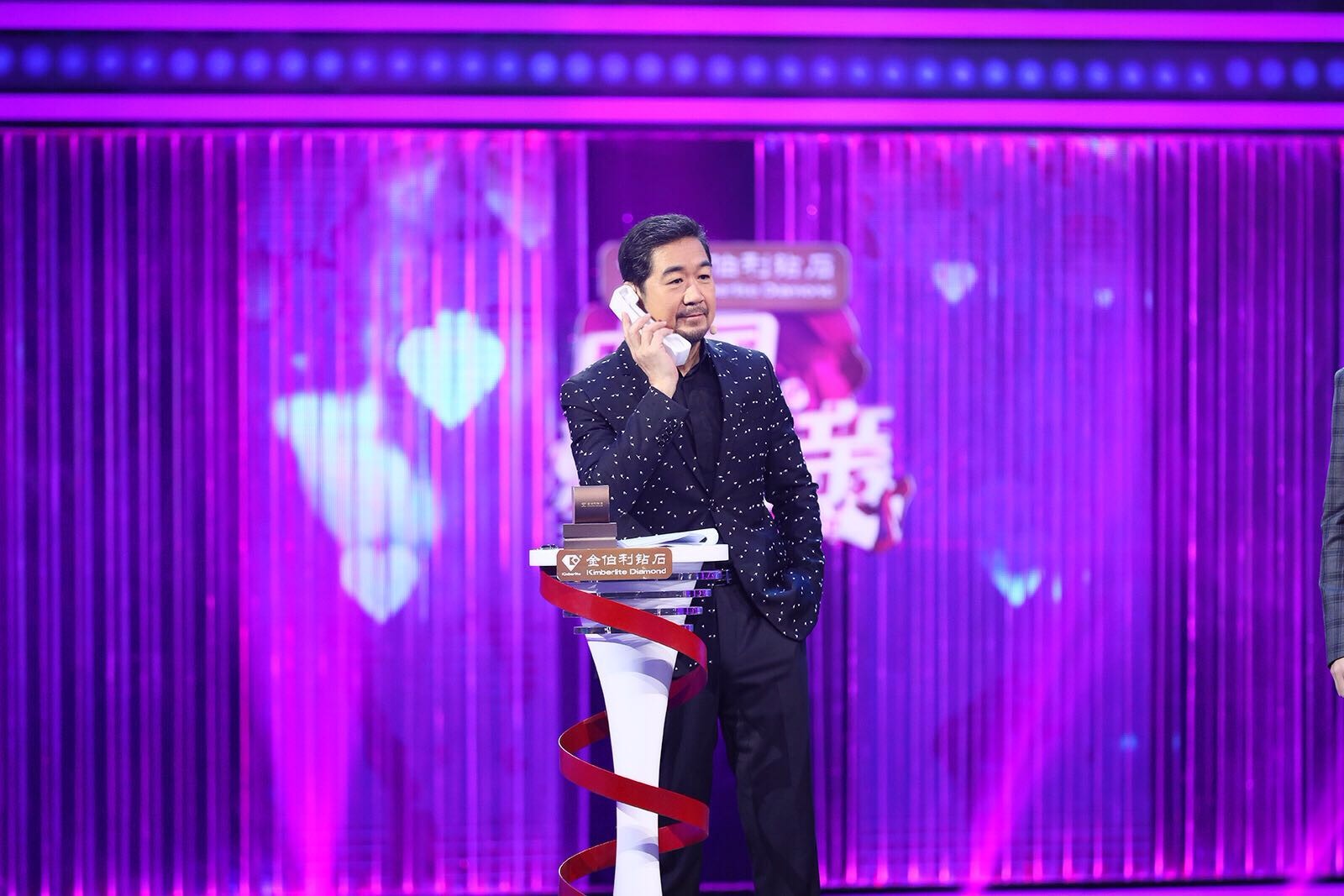 《中国新相亲》张国立邓婕“手机相处理论”引热议