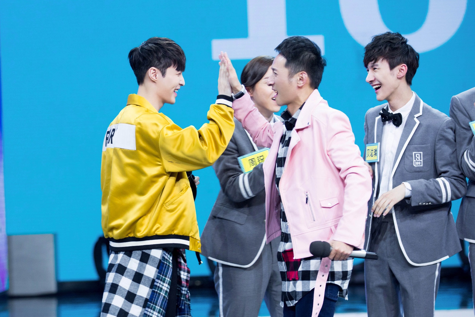 张艺兴犀利对话练习生:急是希望你们好 霸气带