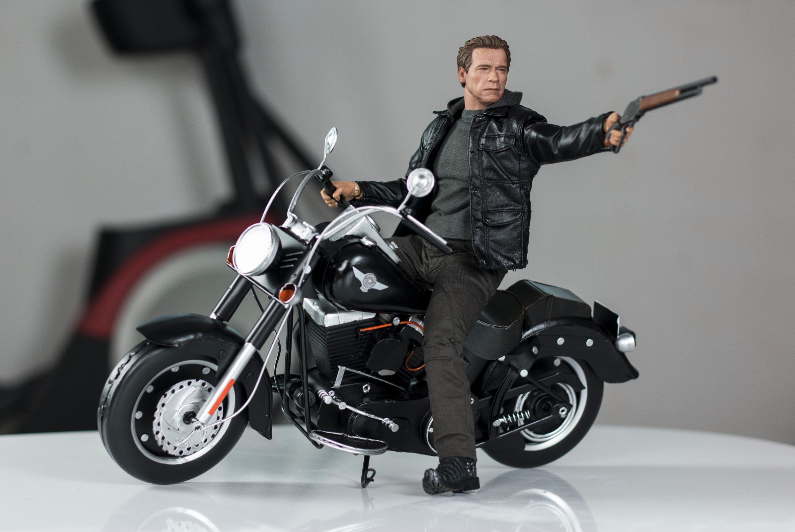 hottoys 终结者:创世纪 t800 阿诺施瓦辛格