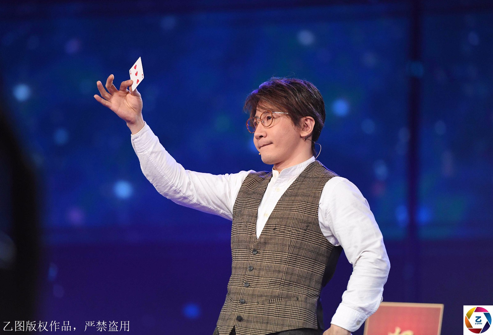 神奇洗牌手！揭秘刘谦在春晚表演过最精彩的扑克牌魔术！_哔哩哔哩_bilibili