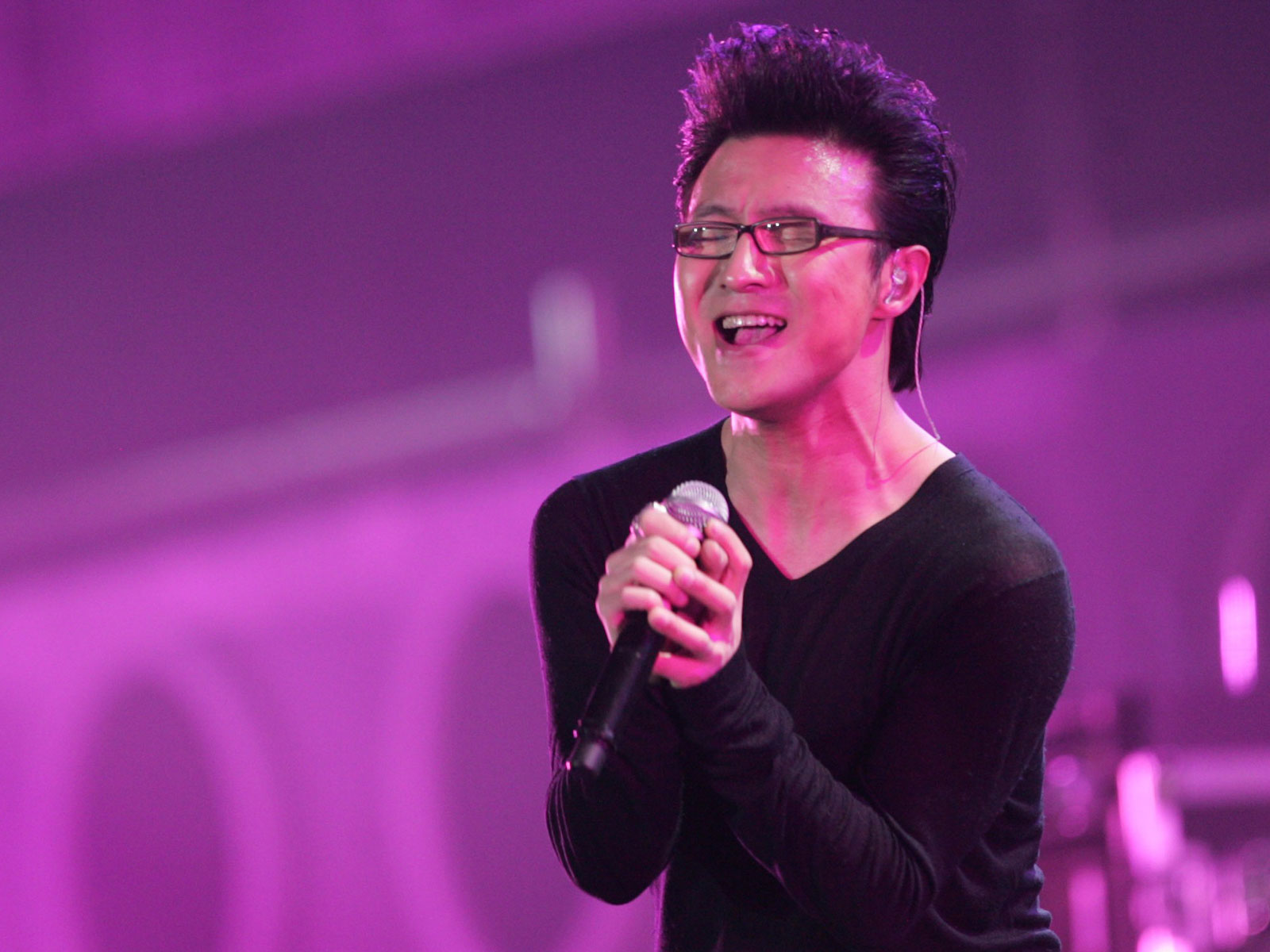 汪峰《歌手》实力贡献一波表情包 老年迪斯科上线