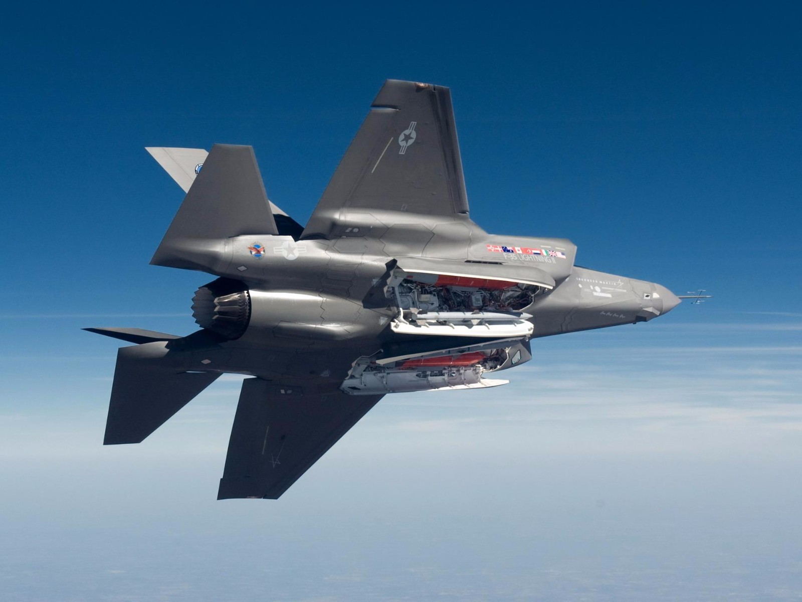 F22战斗机究竟有何神秘之处,美国为什么一直不