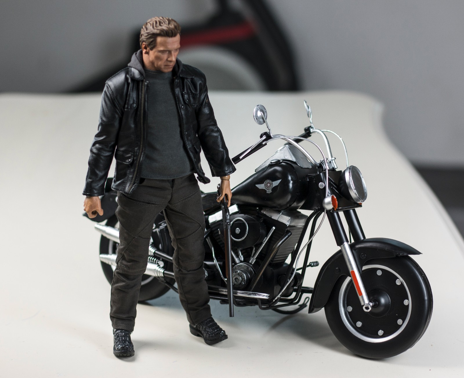 hottoys 终结者:创世纪 t800 阿诺施瓦辛格