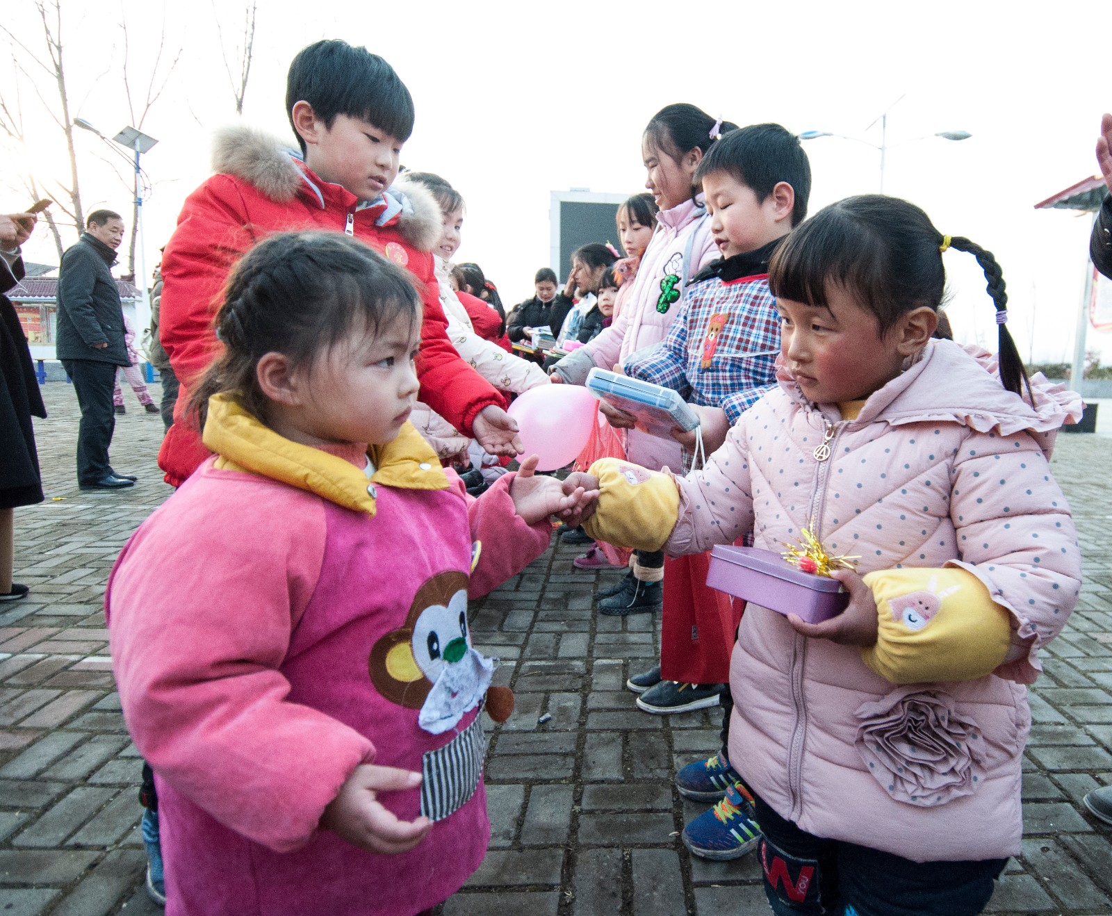 合肥开展关爱留守儿童迎新春 城乡孩子手拉手