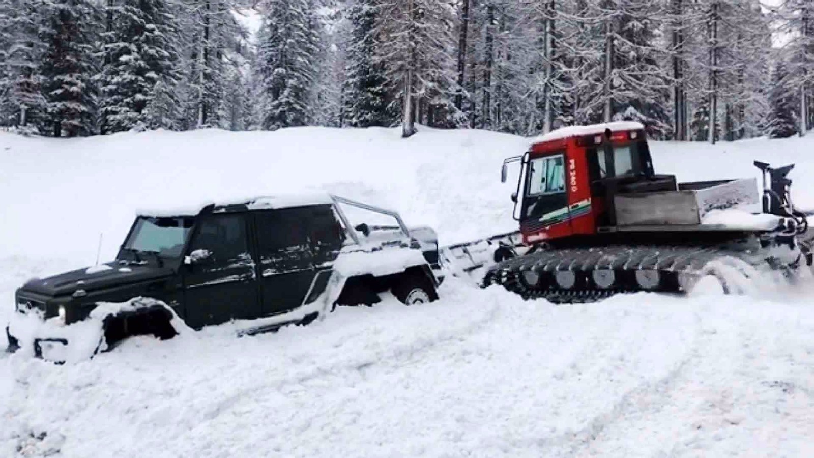 奔驰G级6x6，自以为是铲雪机，最后尴尬了
