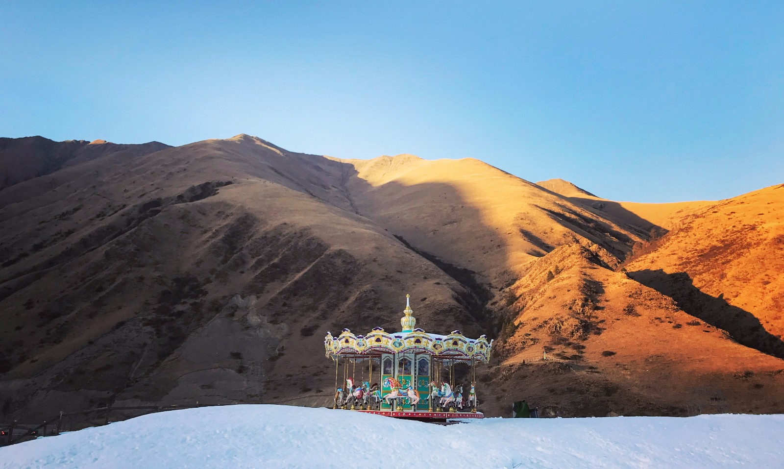成都周边唯一粉色雪山,还有绝美360°无边山景温泉!