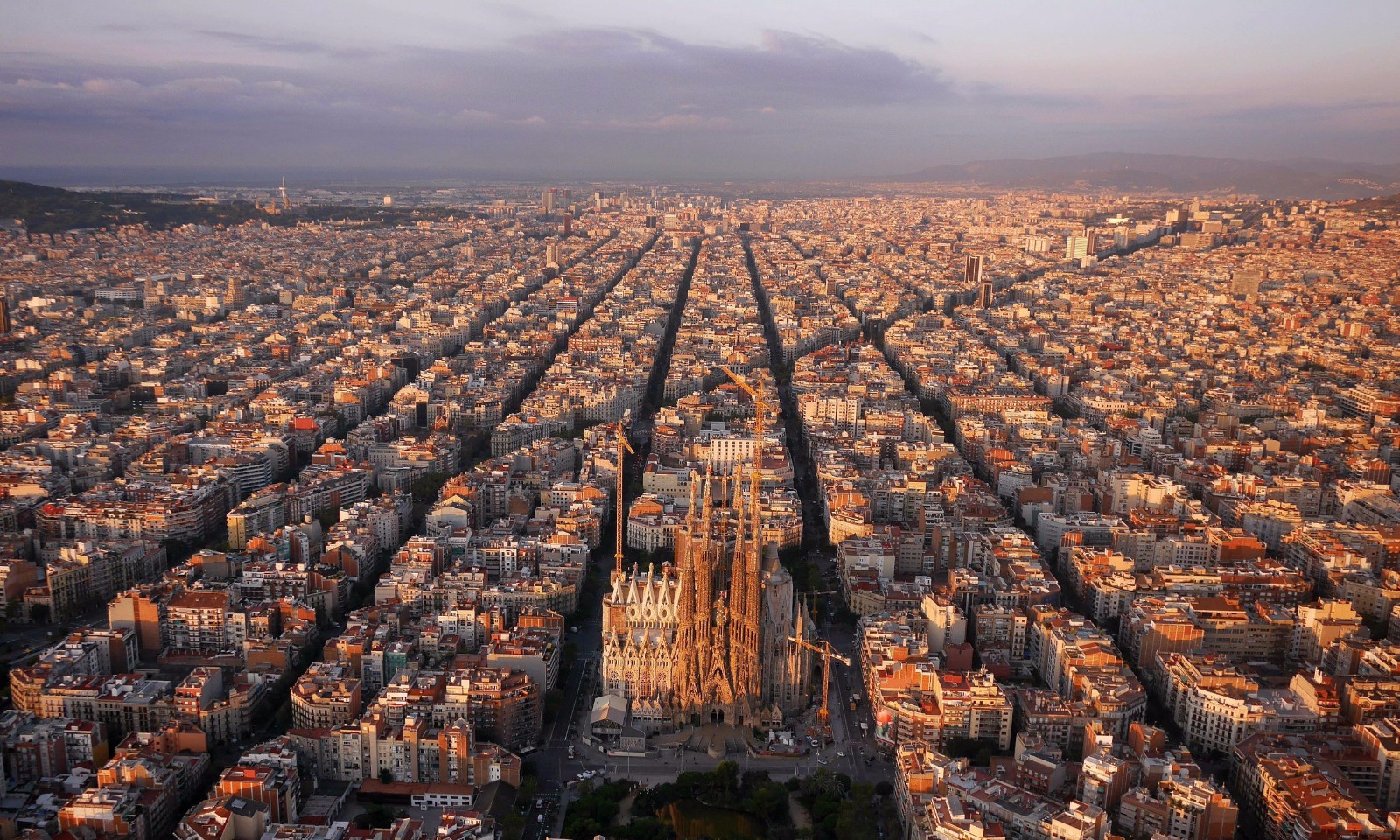 西班牙巴塞罗那,城市与伟大建筑师安东尼奥·高迪的名字紧密相连.