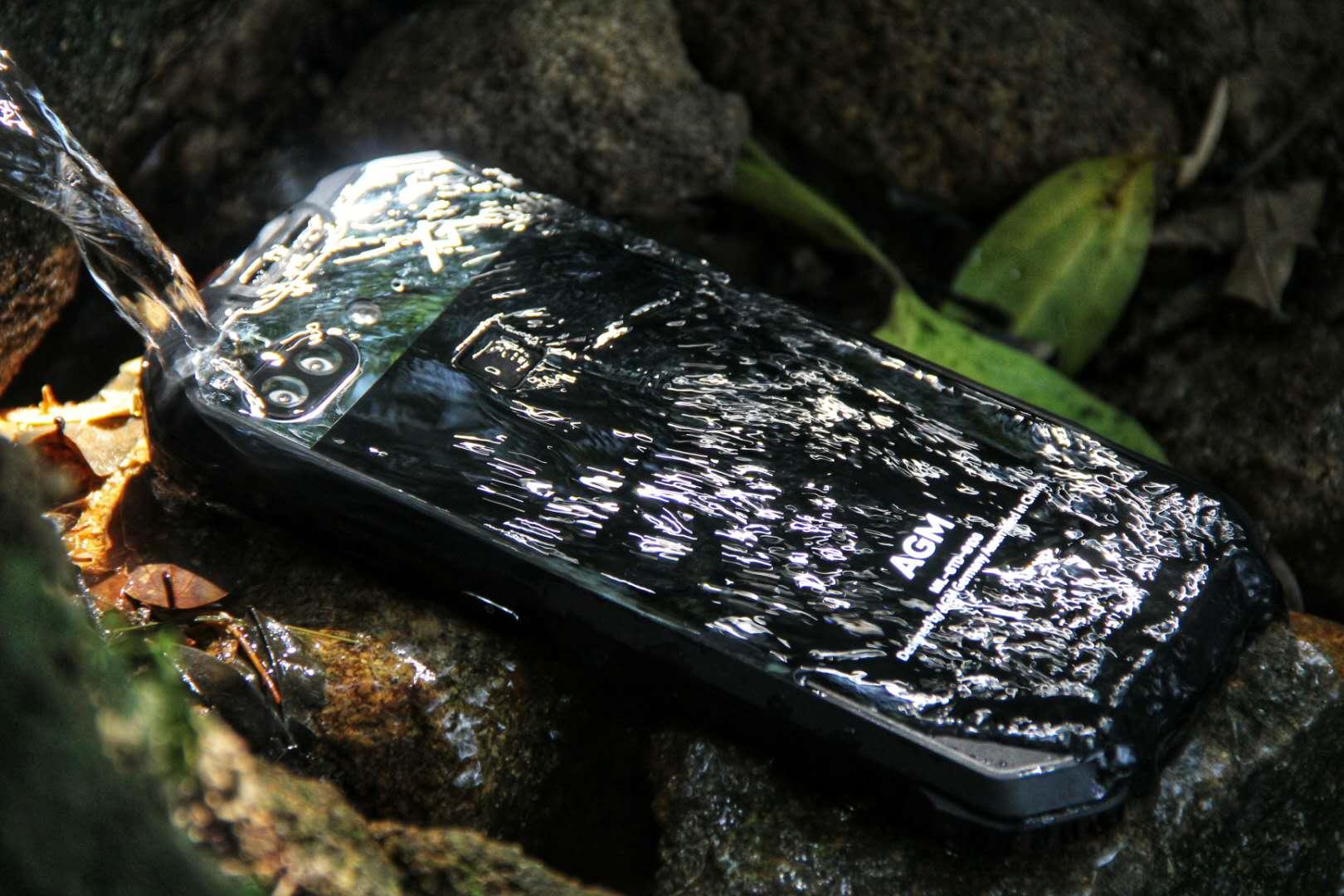 IP68级!这部国产手机防水性能不输三星索尼