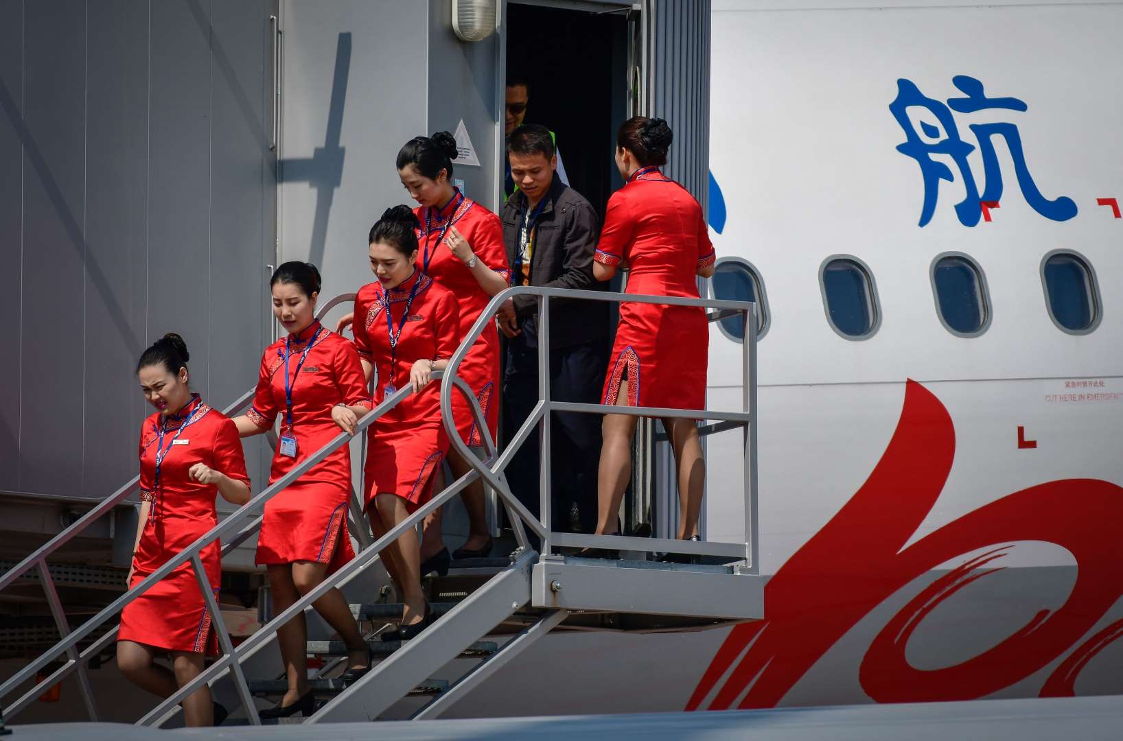 盘点全球空服员制服,加上美腿百看不厌,你最喜