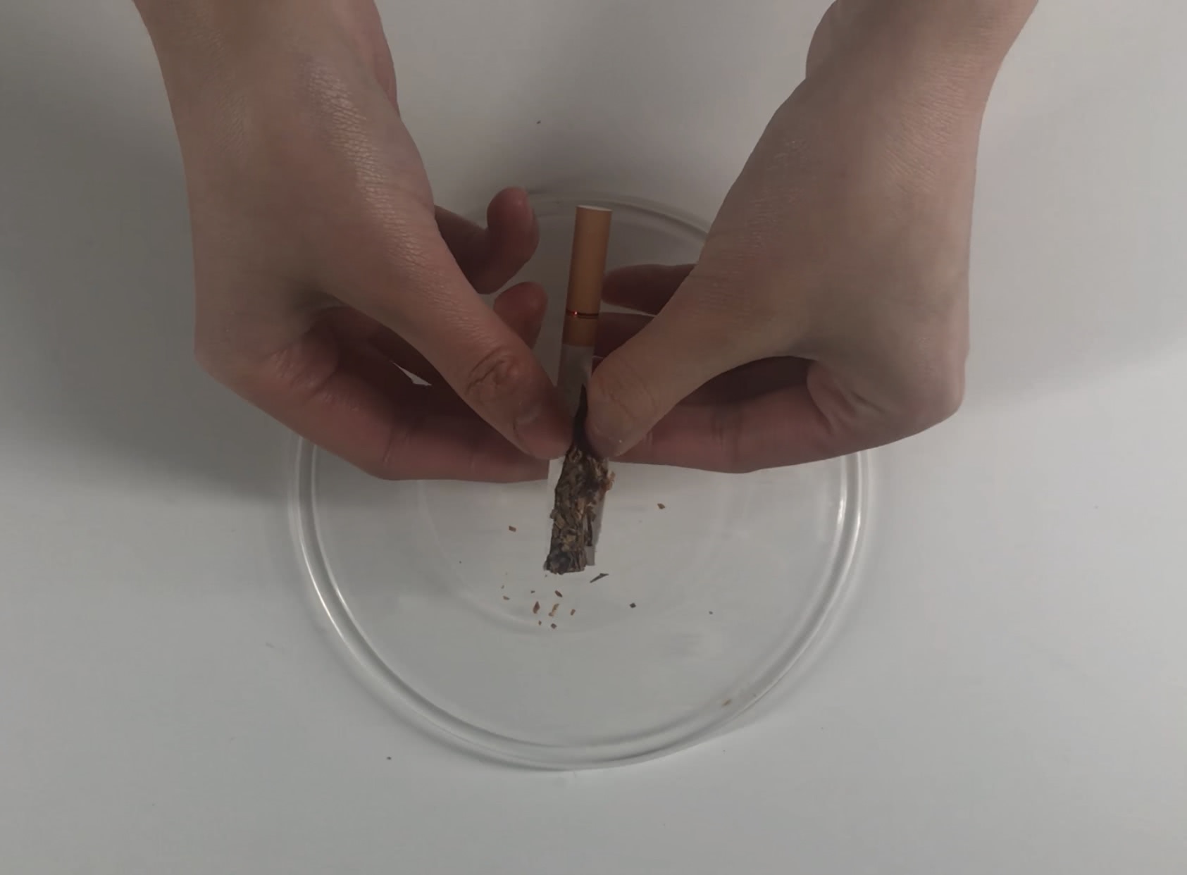 白抽了几十年烟,你知道烟盒里藏的这4个宝贝吗,真是太实用了