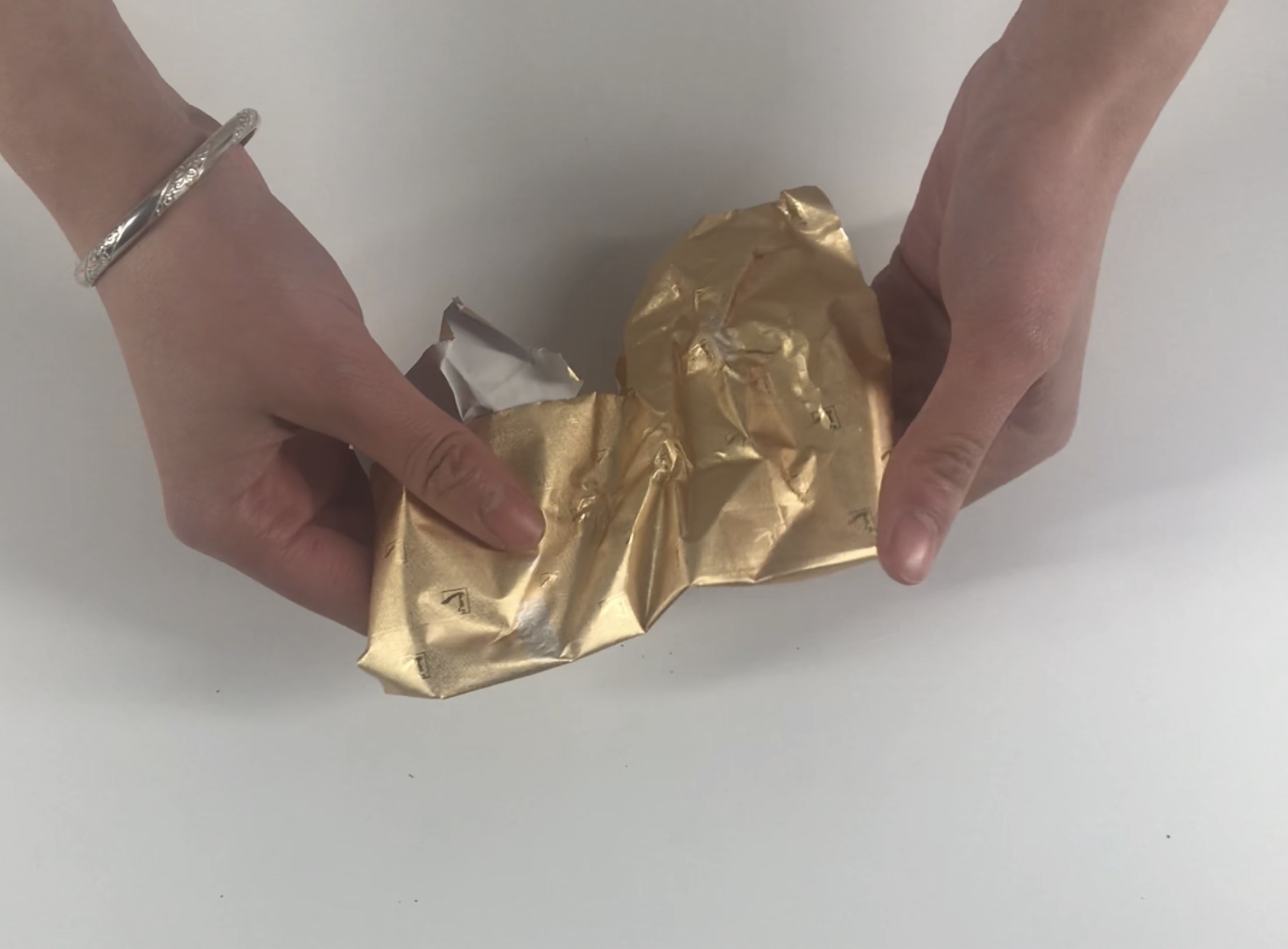 白抽了几十年烟,你知道烟盒里藏的这4个宝贝吗,真是太实用了