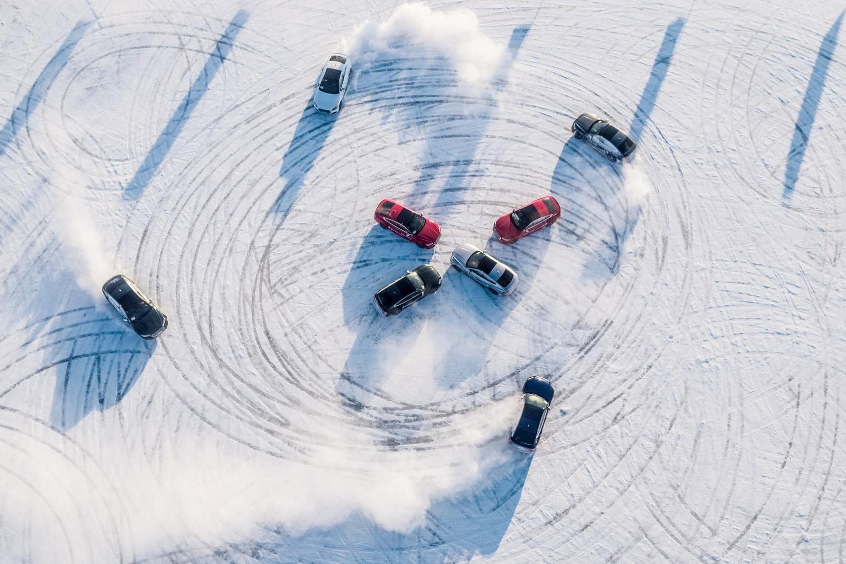 与冰雪共舞 奥迪驰骋冰天雪地！