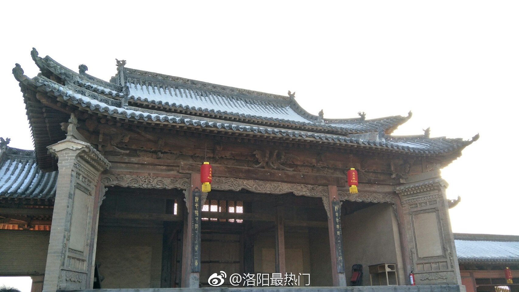 山西省万荣县黄河岸畔,建有后土祠,是古代帝王祭地的祠庙.